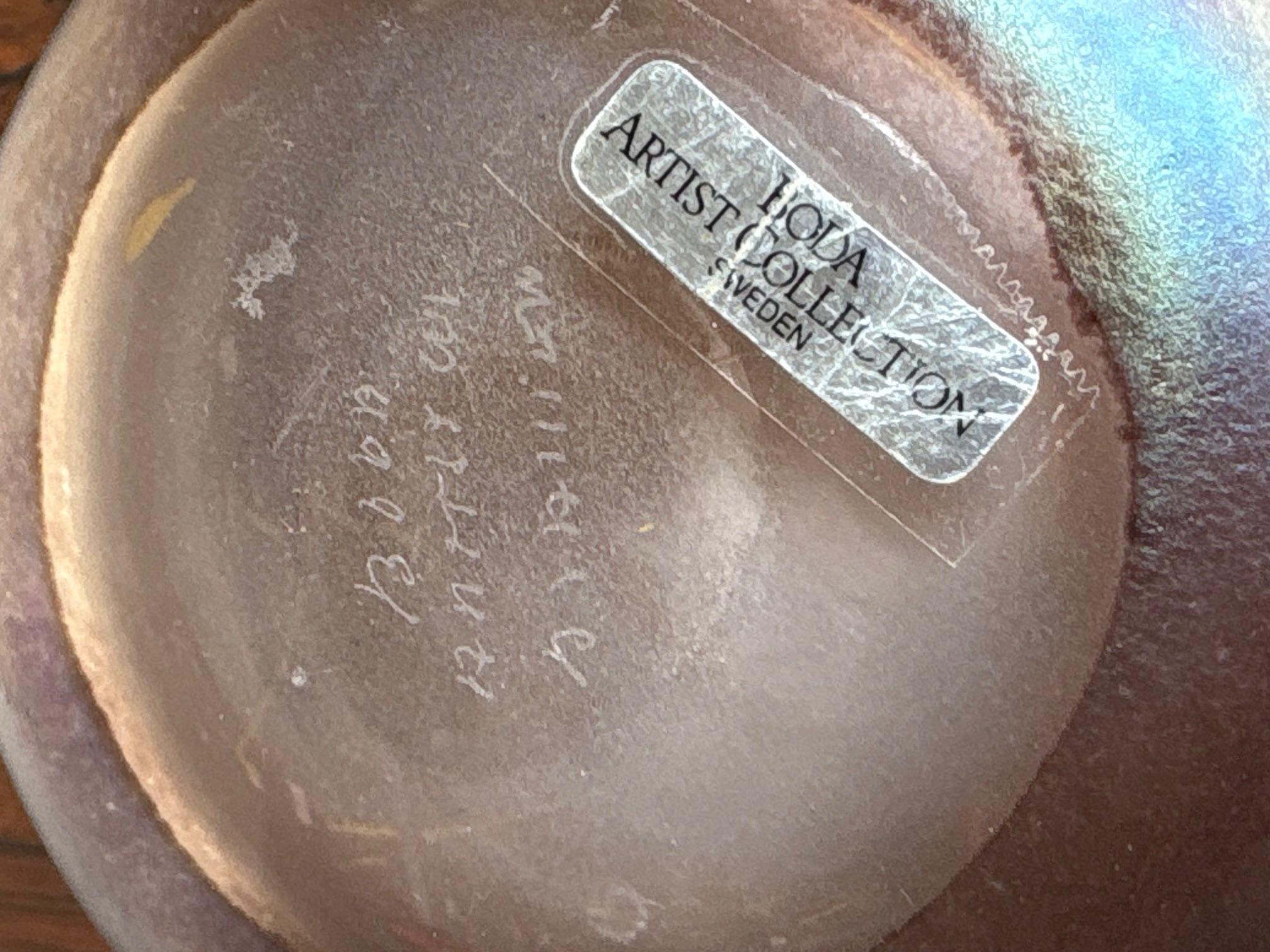 Verre d'art Vase en verre irisé et inclusions de couleurs par Bertil Vallien pour Kosta Boda en vente