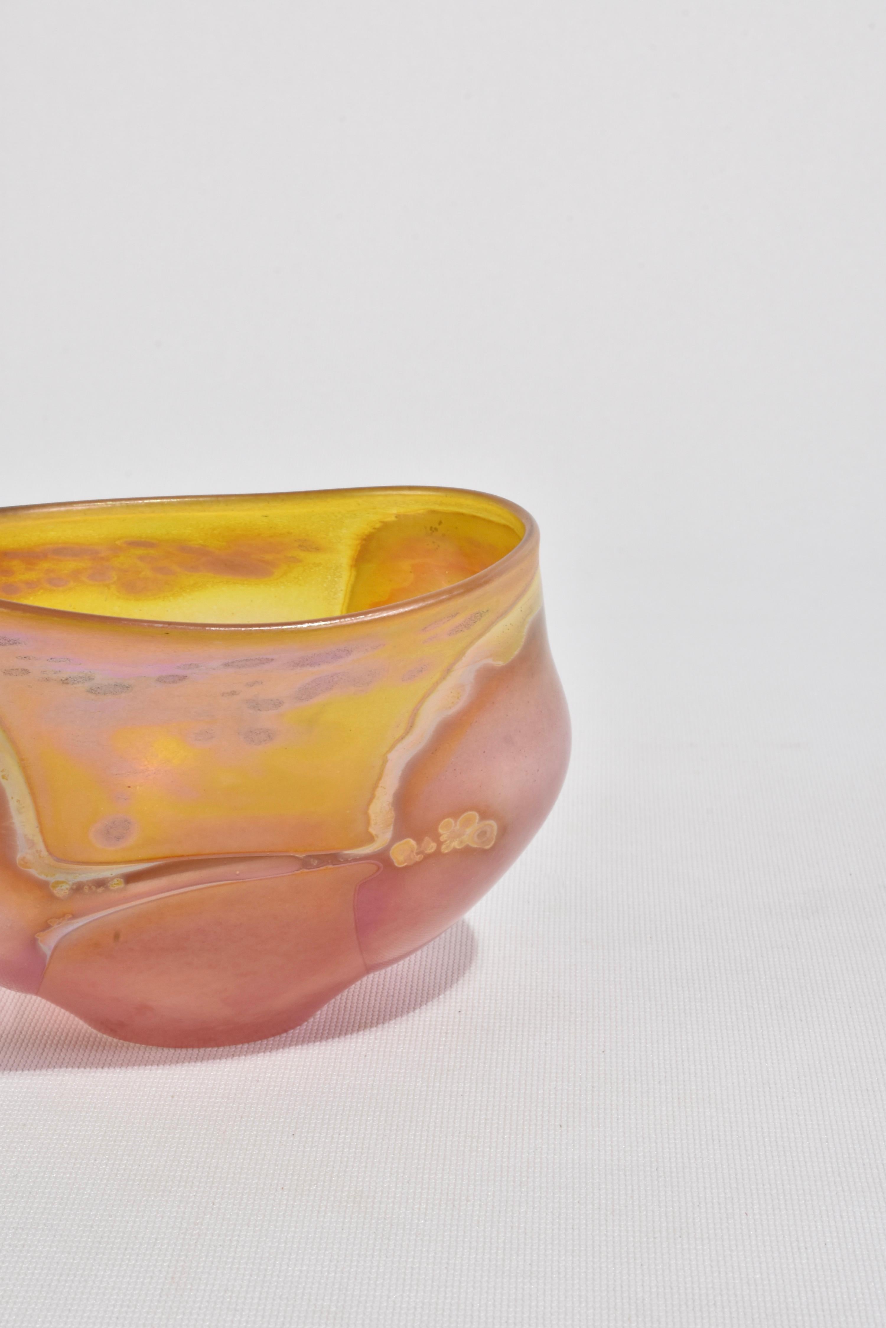 Iridescent Glass Bowl In Good Condition For Sale In Richmond, VA