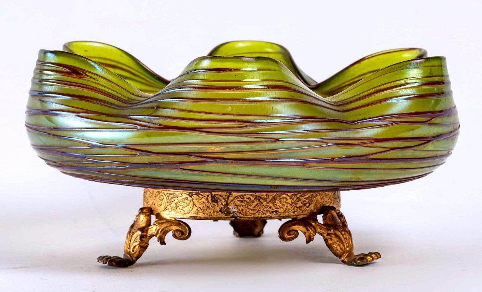 Art Nouveau Iridescent Glass Bowl with Tripod Base, Manufacture Loetz