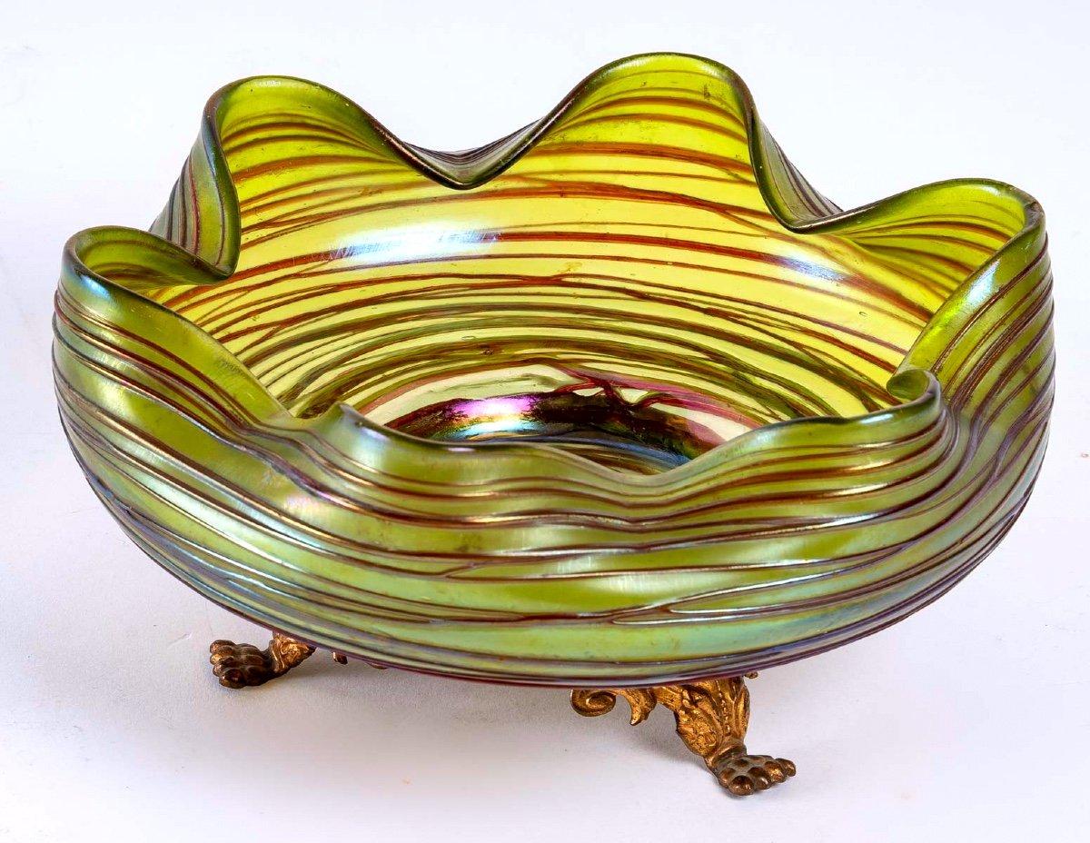 Iridescent Glass Coupe with Tripod Base Threads, Attributed to the Loetz In Good Condition For Sale In CRÉTEIL, FR