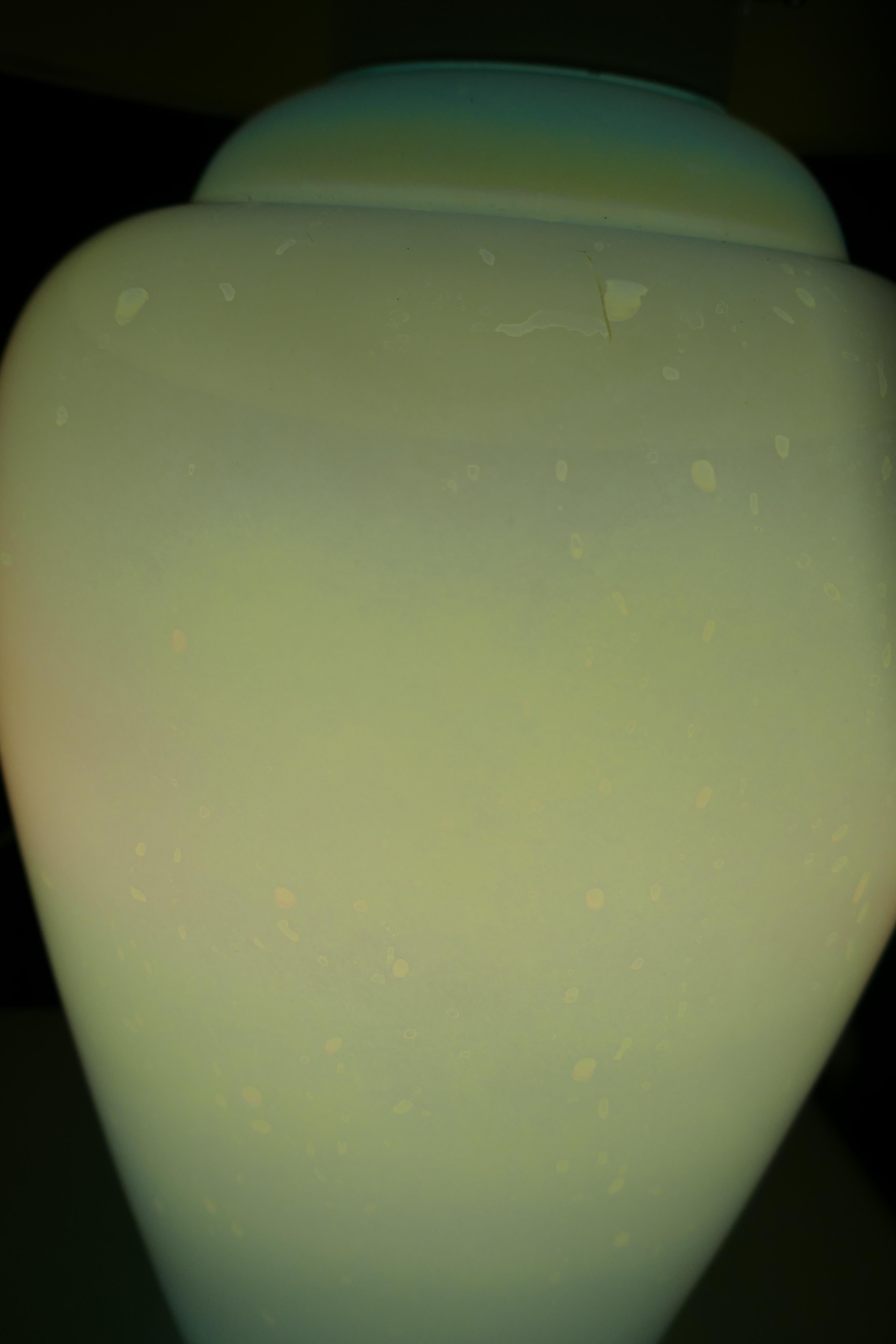 Lampe de table en verre irisé, peut-être fabriquée par Effetre Murano en vente 9