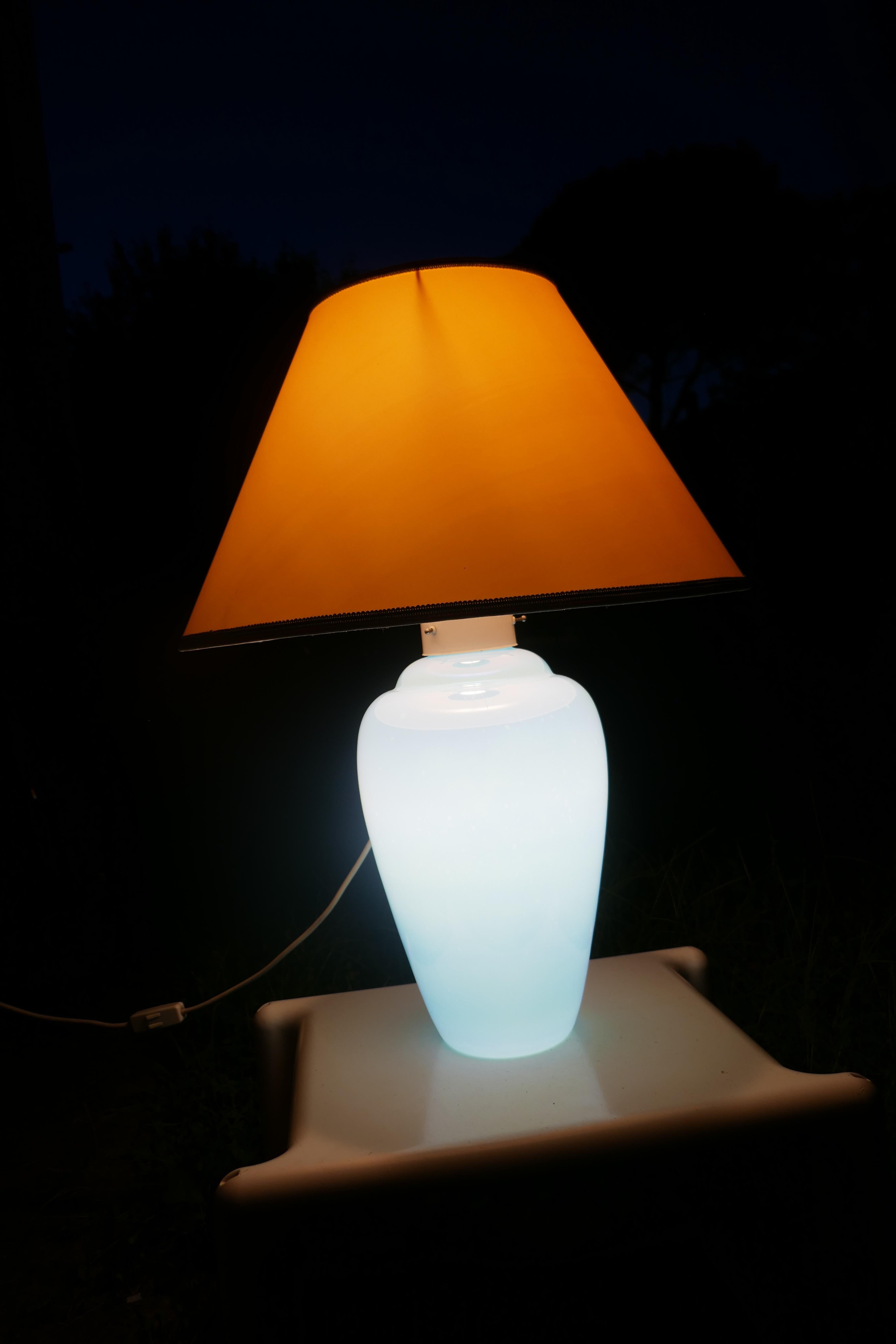 Lampe de table en verre irisé, peut-être fabriquée par Effetre Murano en vente 12
