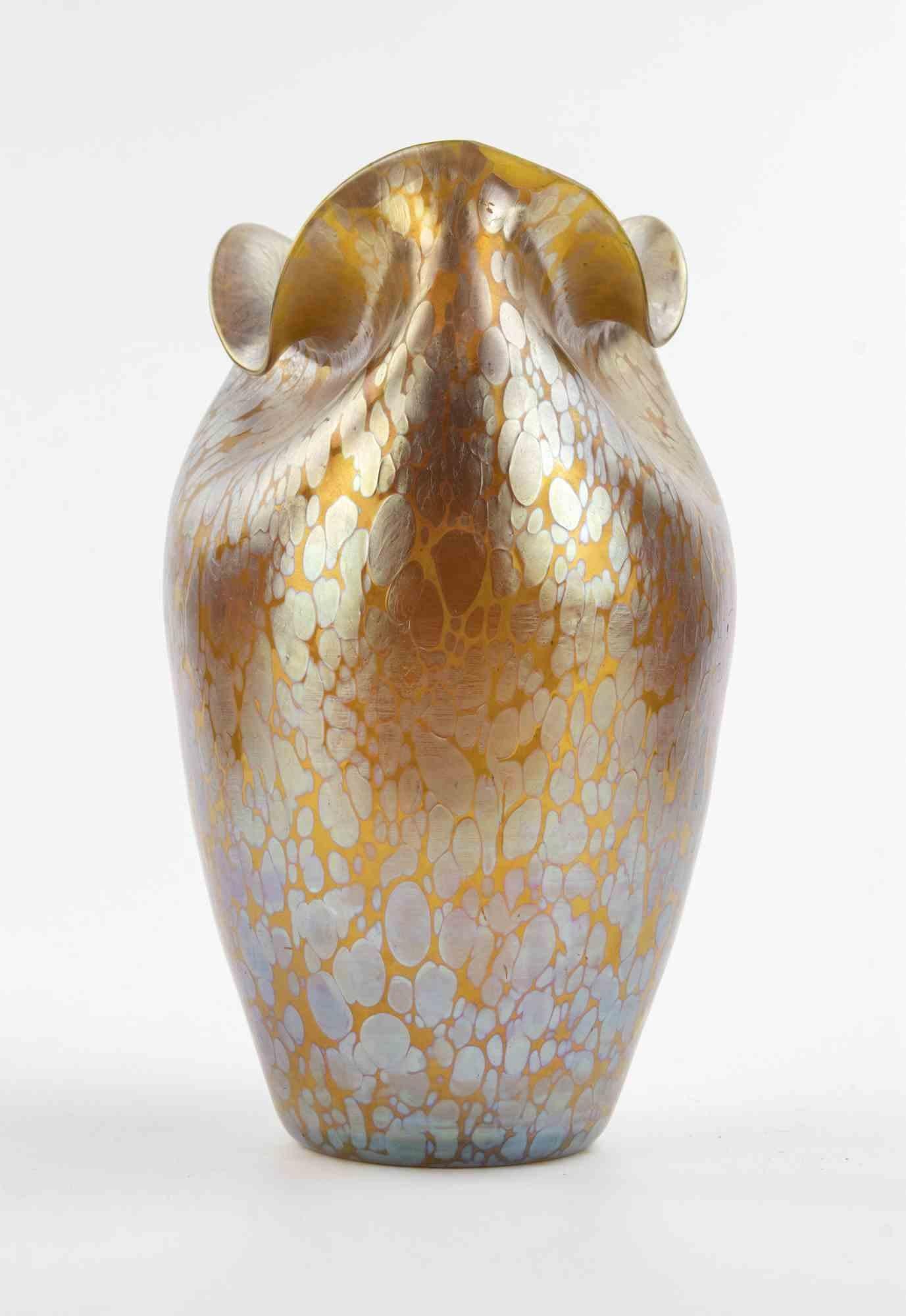 Vintage glass vase attr. to Loetz, realized in Austria in the early 20th Century.

Excellent condition.