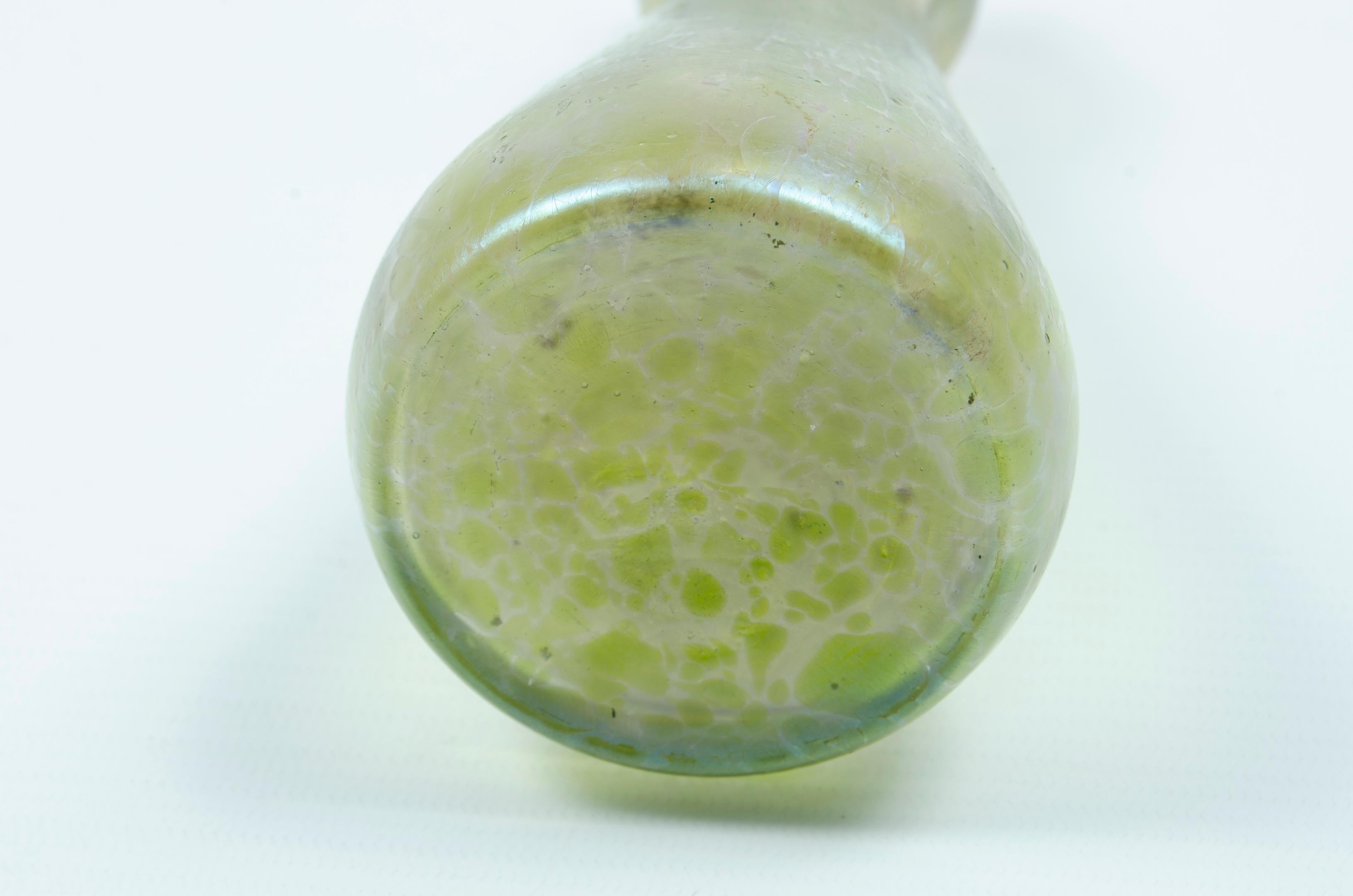 Vase aus schillerndem Glas, Loetz zugeschrieben (Österreichisch) im Angebot