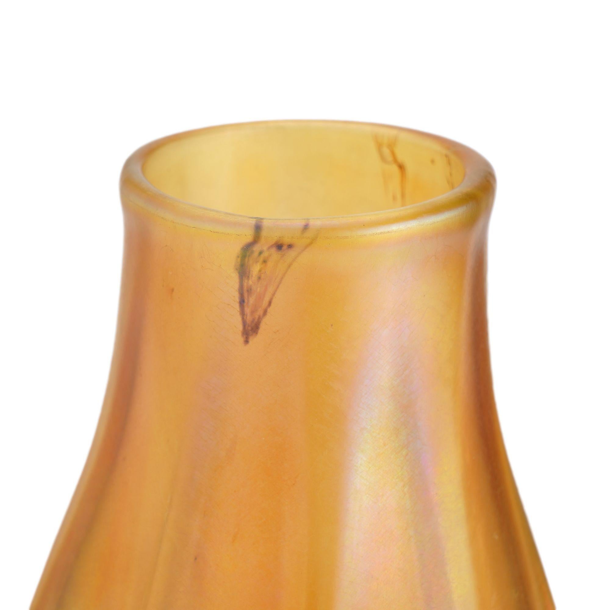 American Iridescent gold Favrile glass vase by Louis Comfort Tiffany, 1900 For Sale
