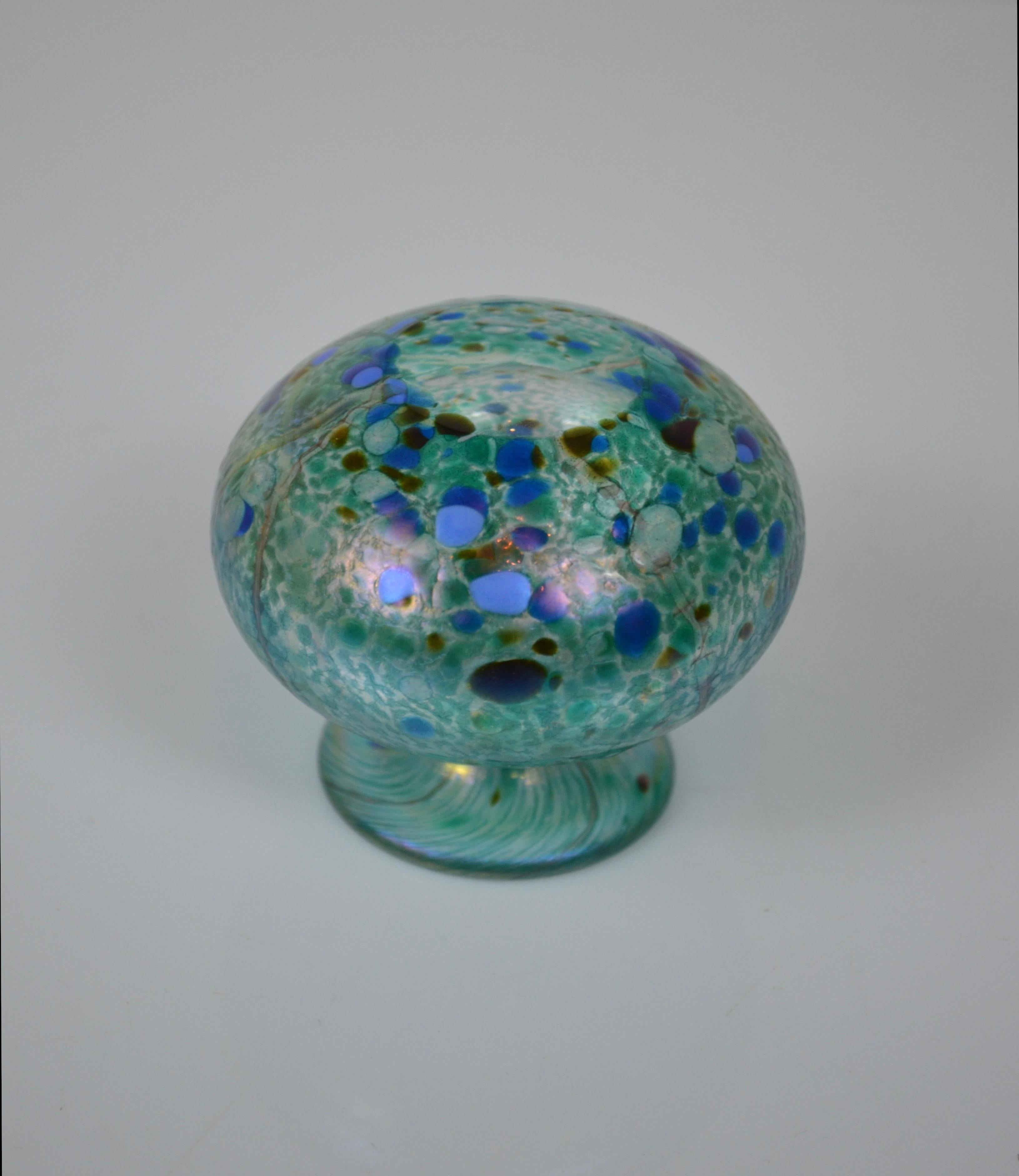 Frasco de perfume de vidrio iridiscente verde-azul de Isle of Wight Studio, Inglaterra en venta 3
