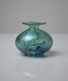 Bottiglia di profumo in vetro verde-blu iridescente di Isle of Wight Studio, Inghilterra