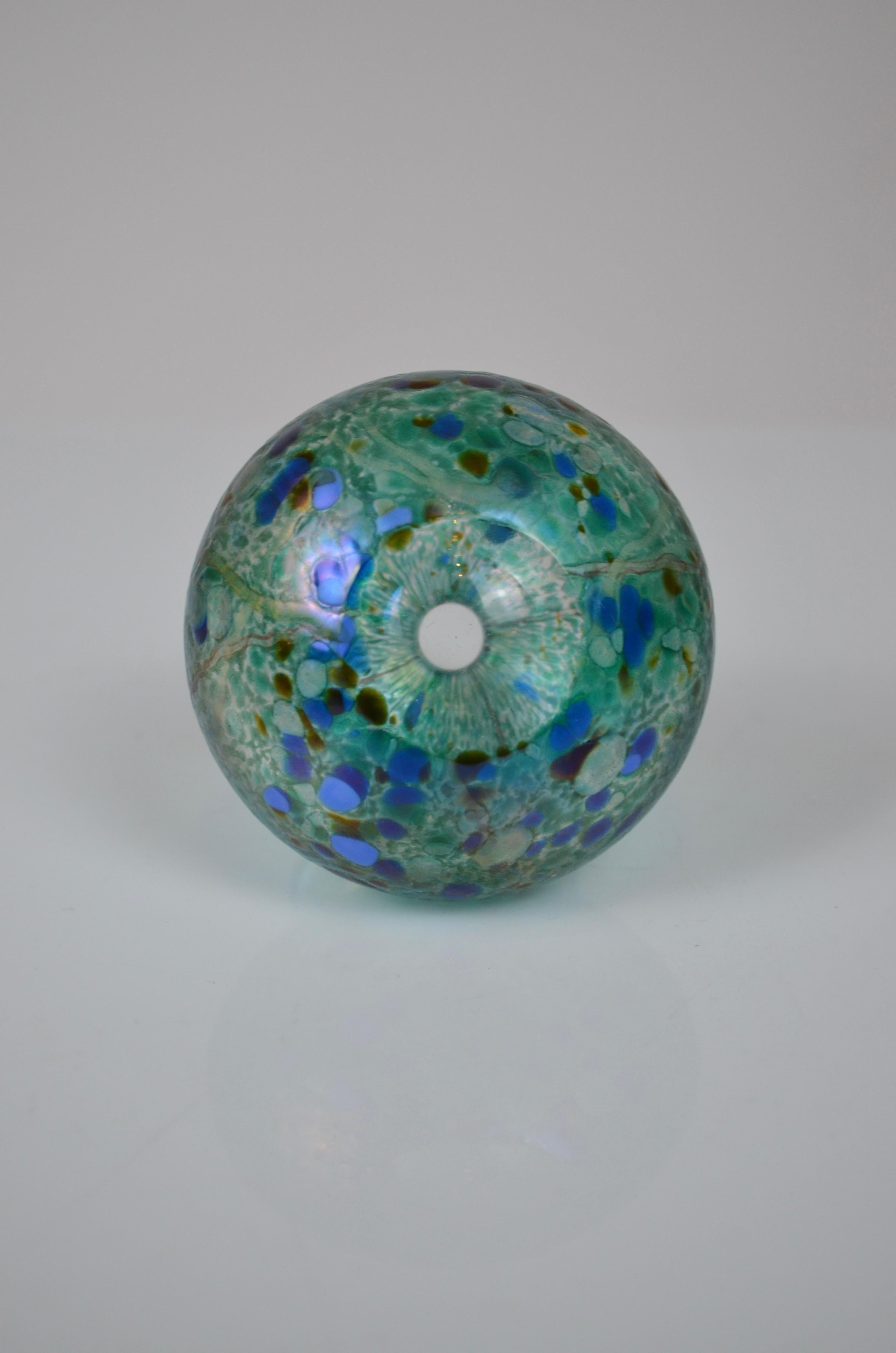 Frasco de perfume de vidrio iridiscente verde-azul de Isle of Wight Studio, Inglaterra Romántico en venta