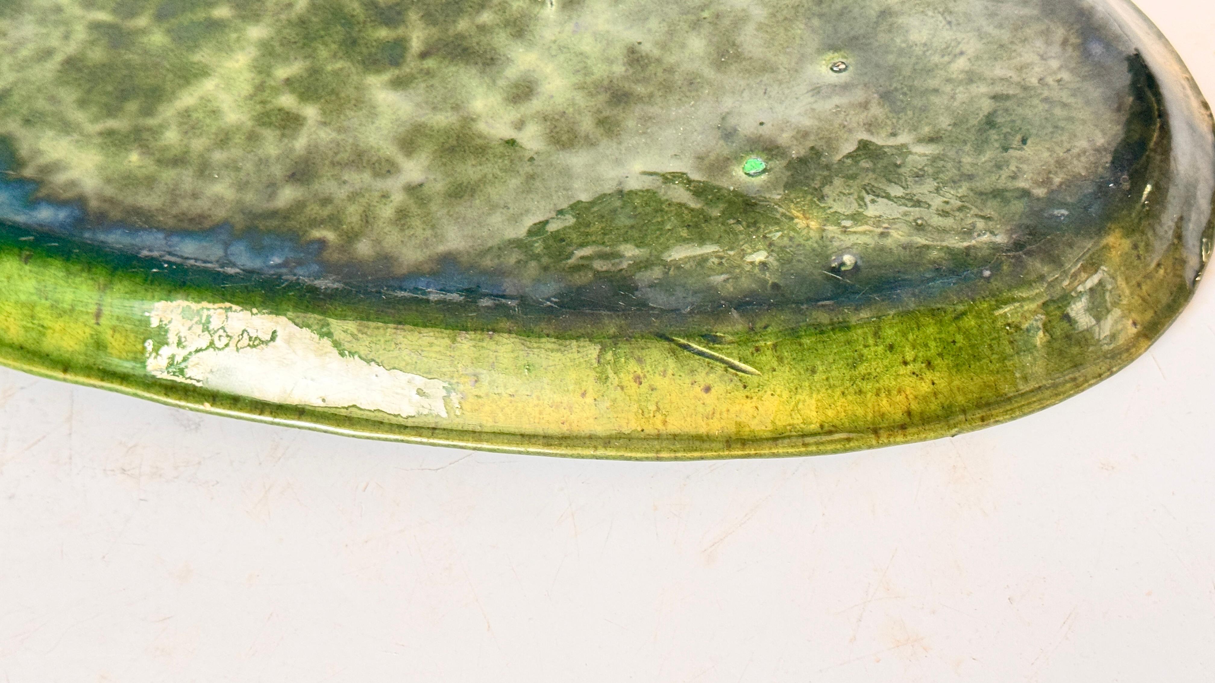 Plat ovale en céramique vert irisé - France, années 1970 en vente 4