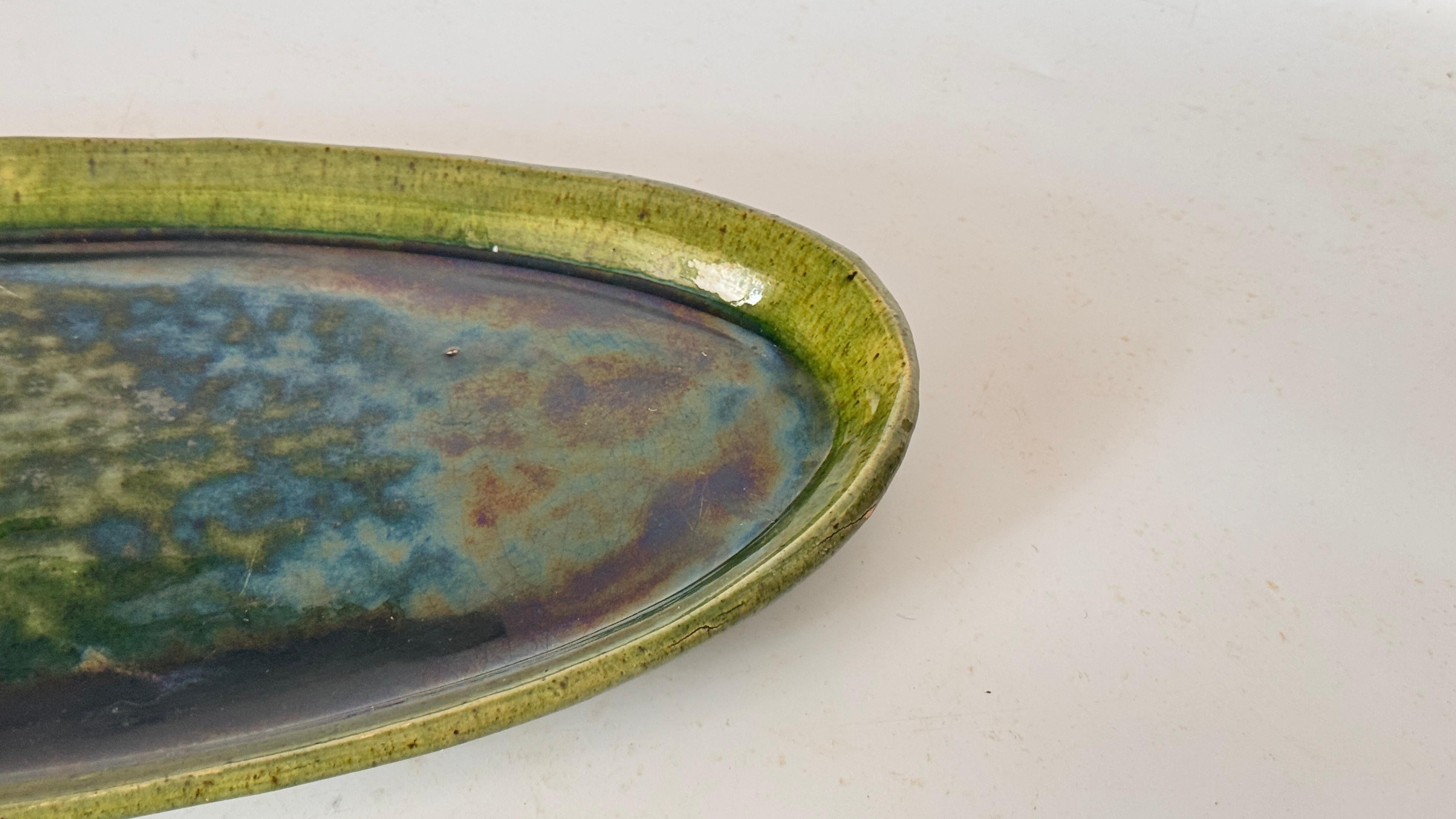 Fin du 20e siècle Plat ovale en céramique vert irisé - France, années 1970 en vente