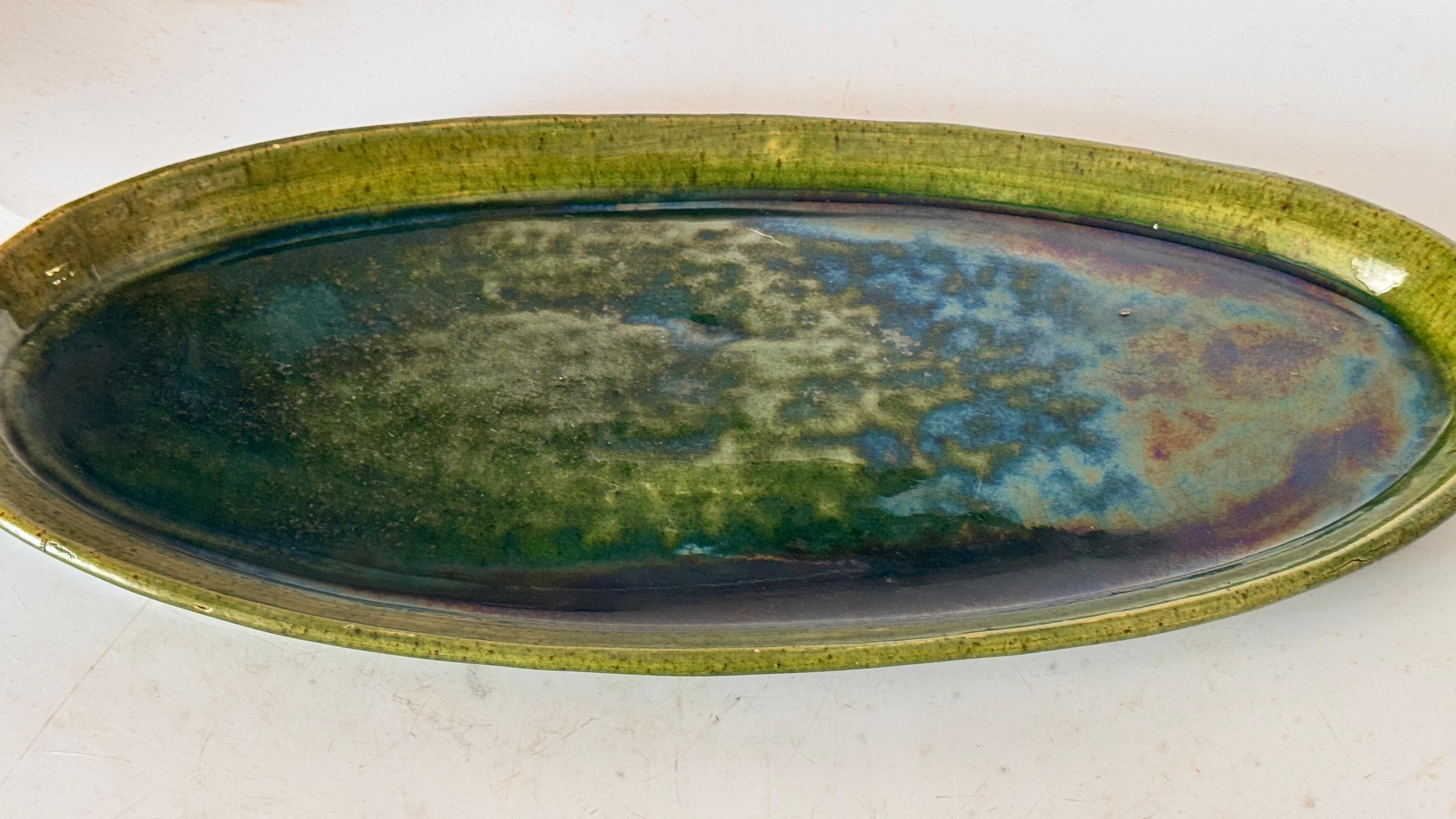 Céramique Plat ovale en céramique vert irisé - France, années 1970 en vente