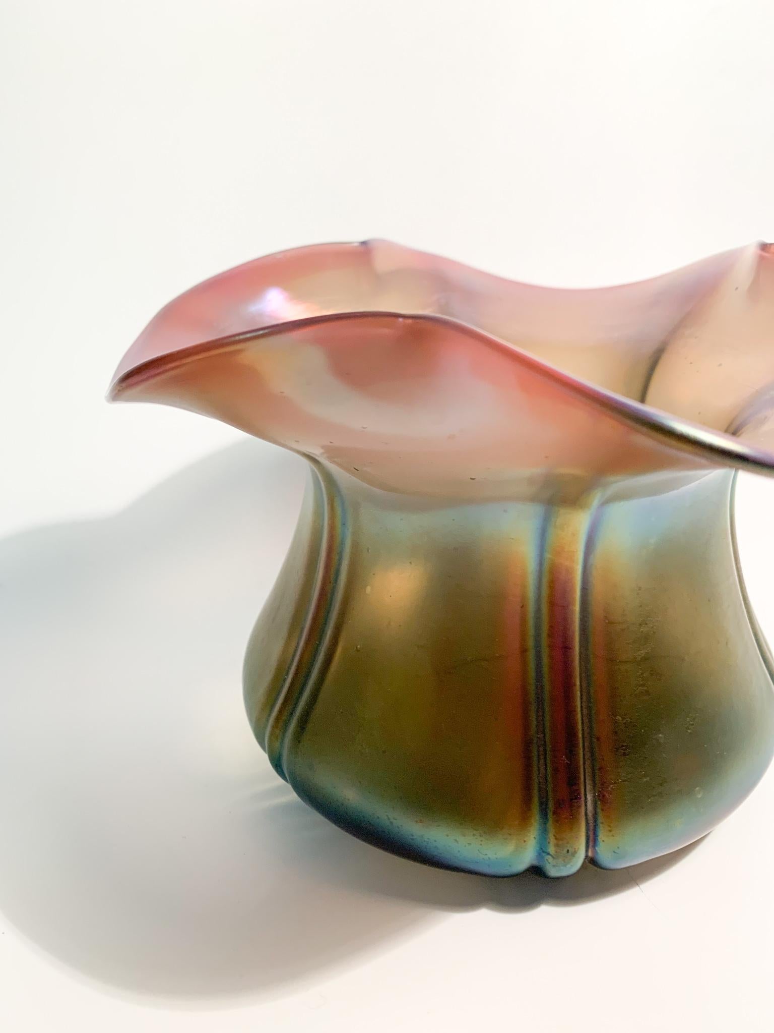 Iridescent Loetz Glass Vase with Flower Opening, 1940s In Good Condition For Sale In Milano, MI
