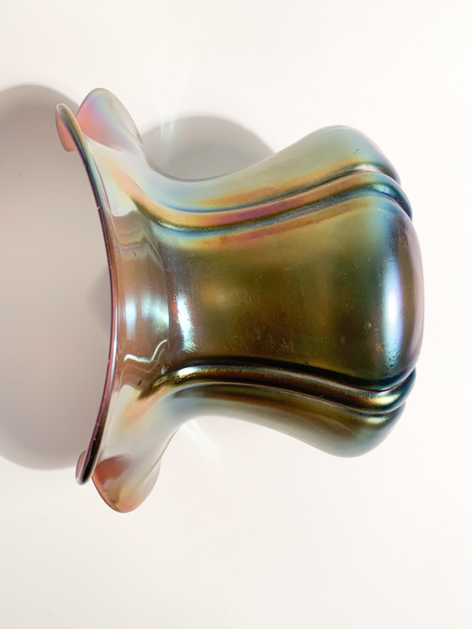 Iridescent Loetz Glass Vase with Flower Opening, 1940s For Sale 1