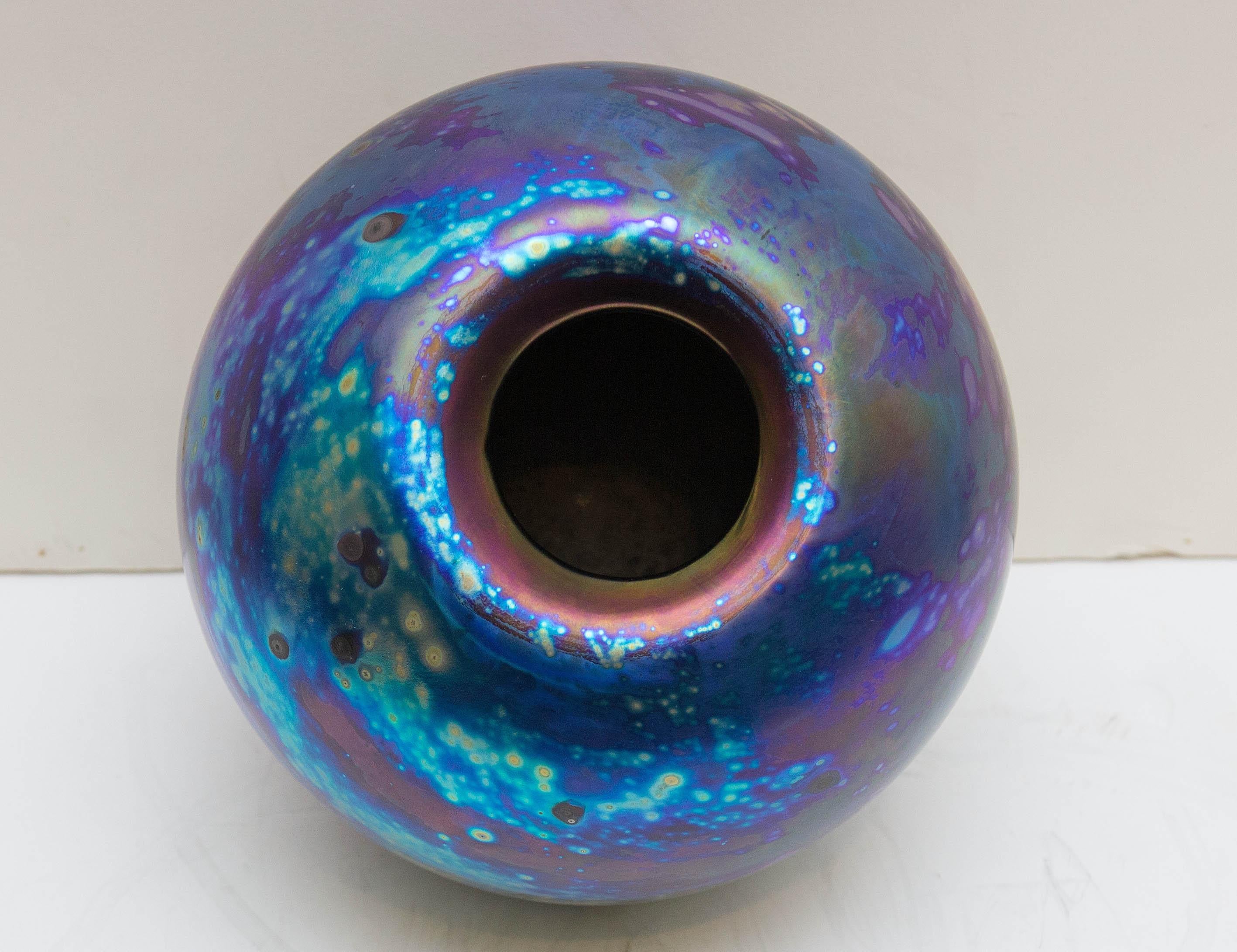 American Iridescent Modernist Art Glass Vase by Robert Eikholt