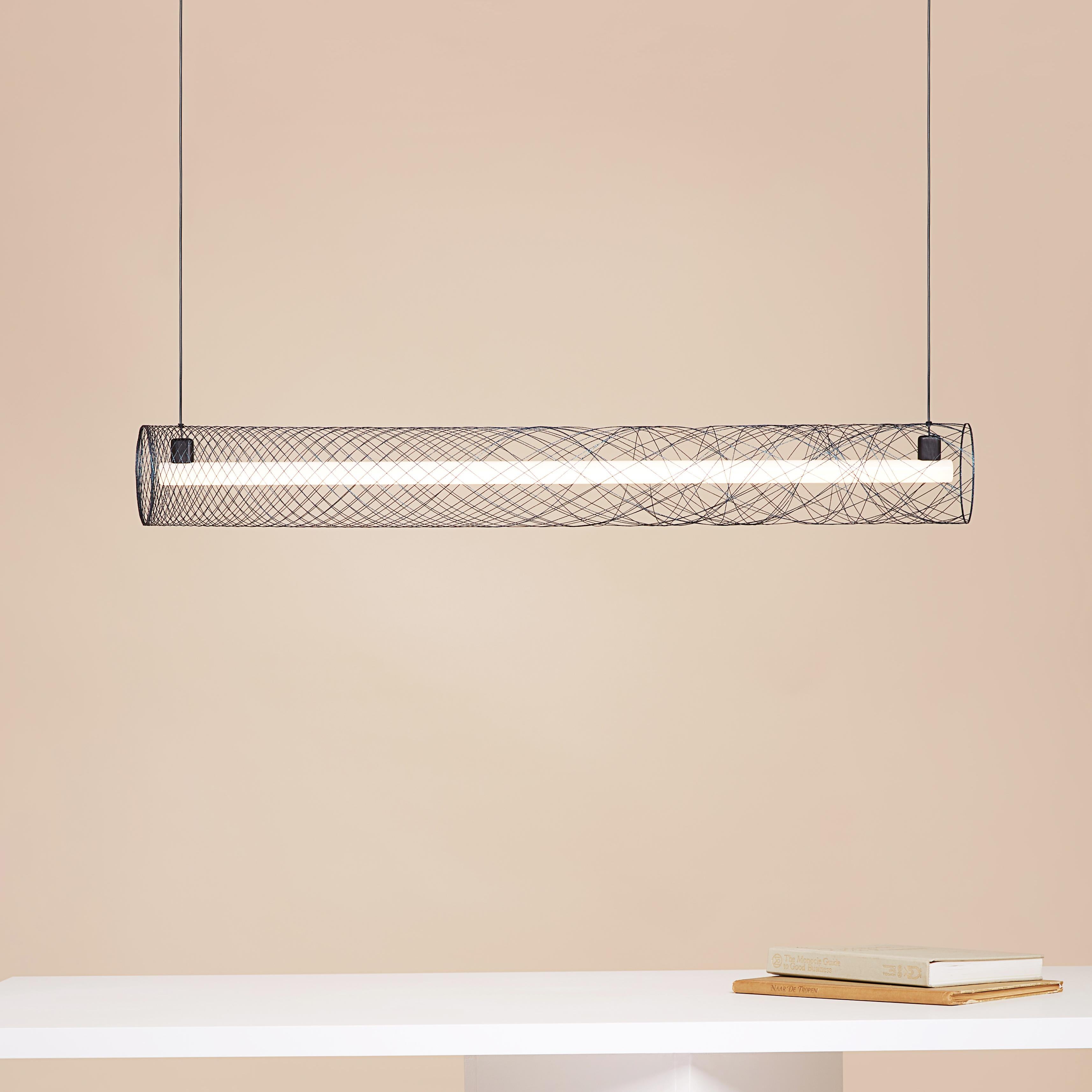 Lampe suspendue Iridescent Out Of Order par Atelier Robotiq
Dimensions : D 105 x H 13 cm
MATERIAL : Fibre industrielle imprégnée de résine.
Disponible en différentes couleurs.

Toutes nos lampes peuvent être câblées en fonction de chaque pays.