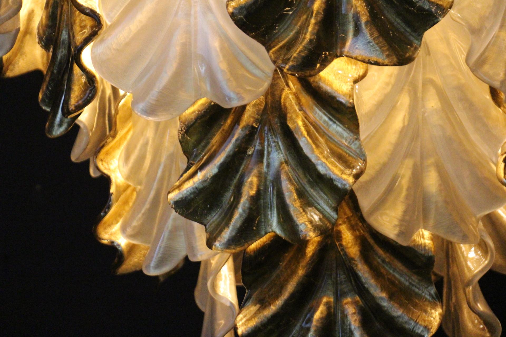 Iridescent Pearly and Golden Italian Murano Glass Chandelier In Barovier Style For Sale 6