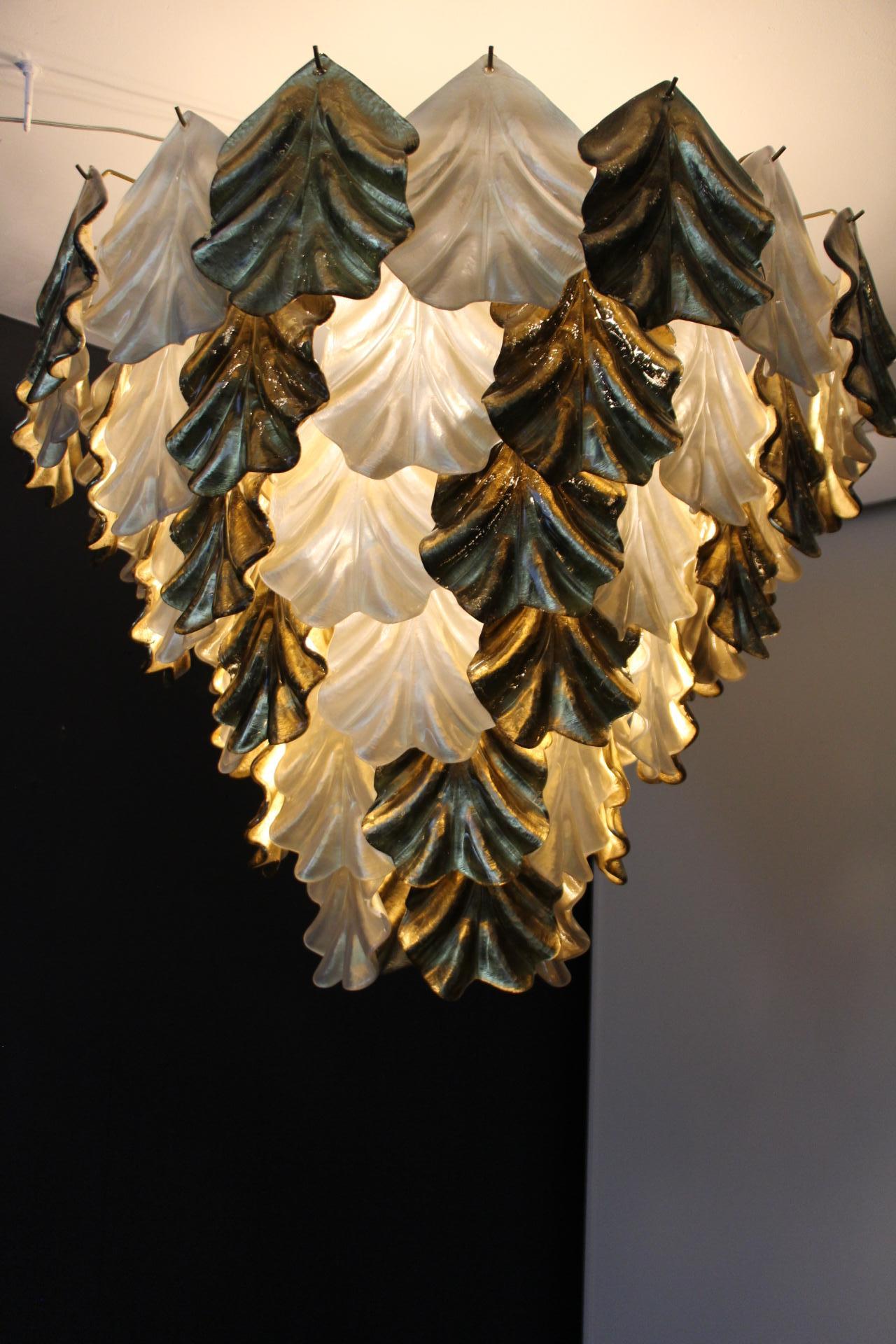 Iridescent Pearly and Golden Italian Murano Glass Chandelier In Barovier Style For Sale 8