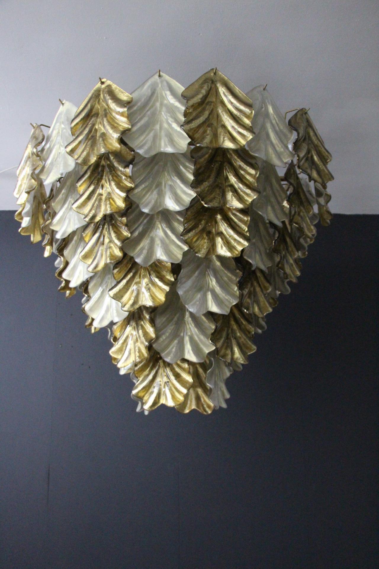 Mid-Century Modern Iridescent Pearly and Golden Italian Murano Glass Chandelier In Barovier Style For Sale