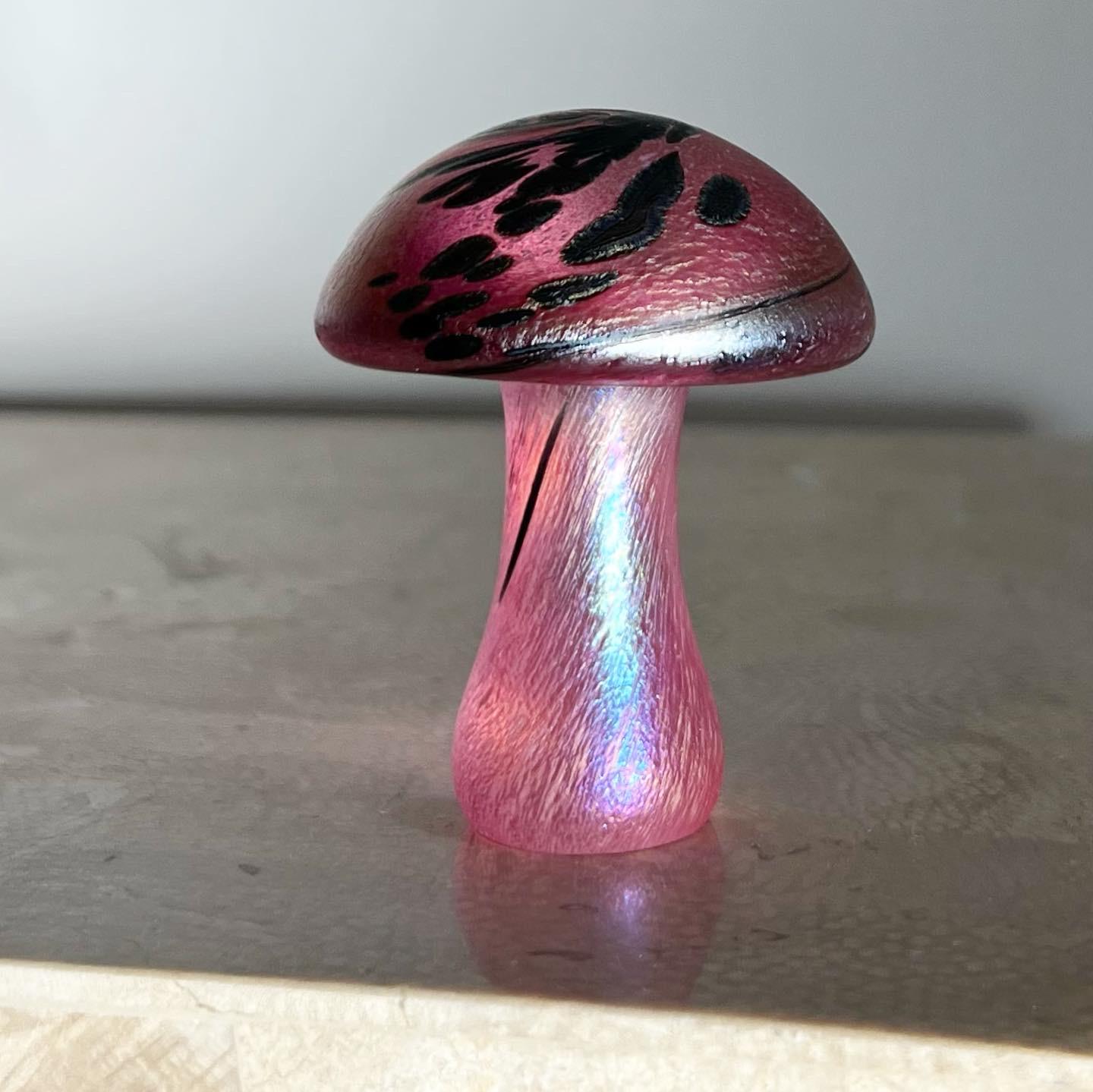 Contemporary Iridescent Pink Art Glass Mushroom Objet d’art, Early Aughts