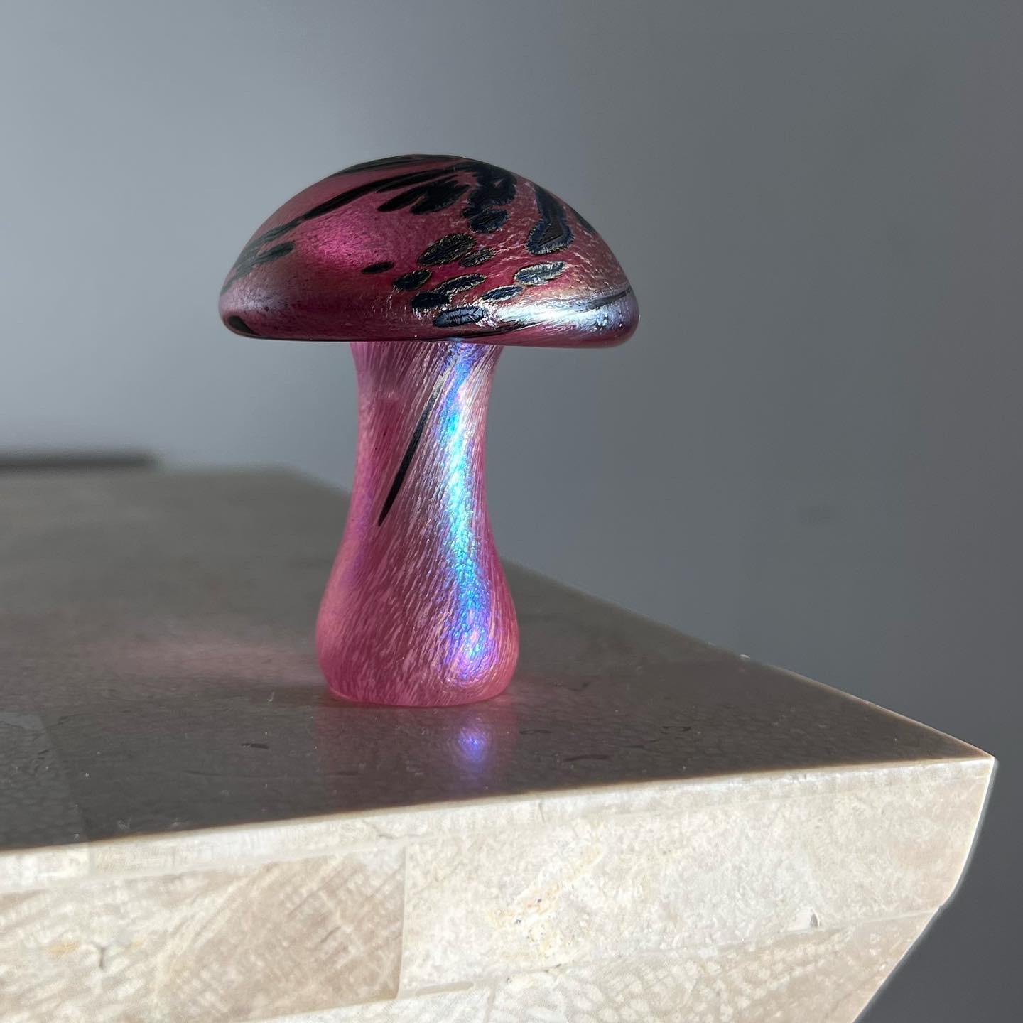 Iridescent Pink Art Glass Mushroom Objet d’art, Early Aughts 1