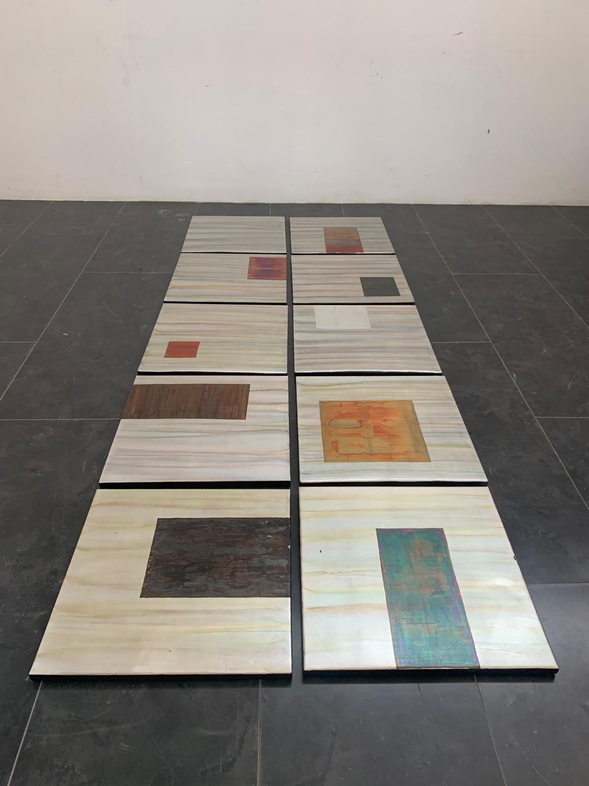 Abstrakte Metalltafeln in schillernden Farben, 1980er Jahre, 10er-Set, Set (Ende des 20. Jahrhunderts) im Angebot