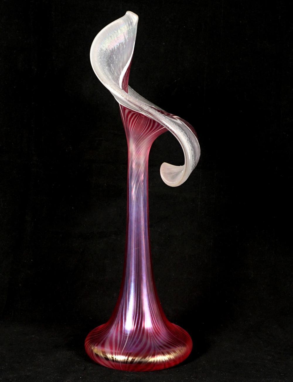 Iridescent Pulled Feather Jack in the Pulpit Vase / Signed Stuart Abelman 1999 In Good Condition For Sale In Los Angeles, CA