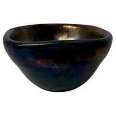 Schillernde Schale aus Murano-Glas im Raku-Stil