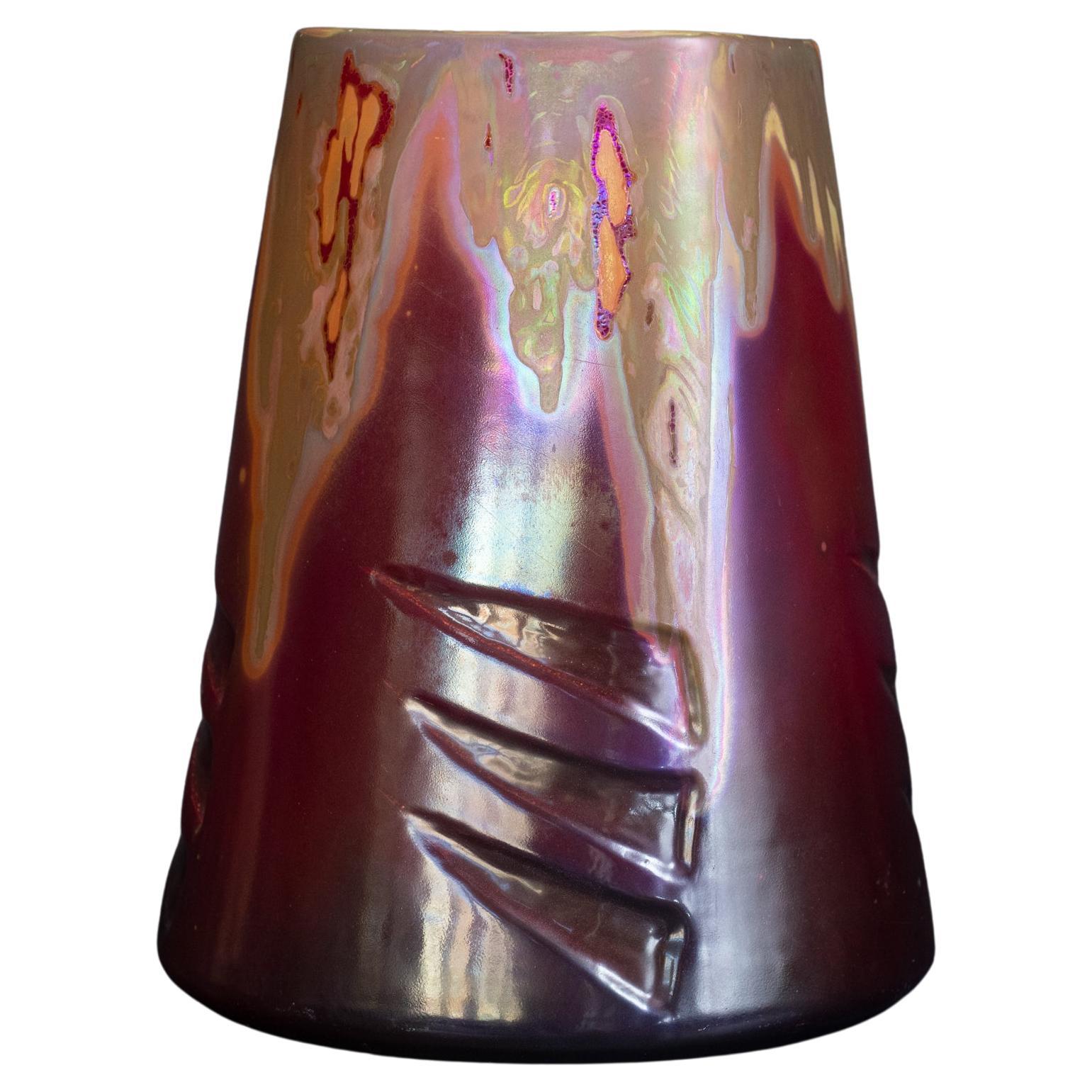 Vase Art Nouveau Volcano irisé de Clement Massier en vente