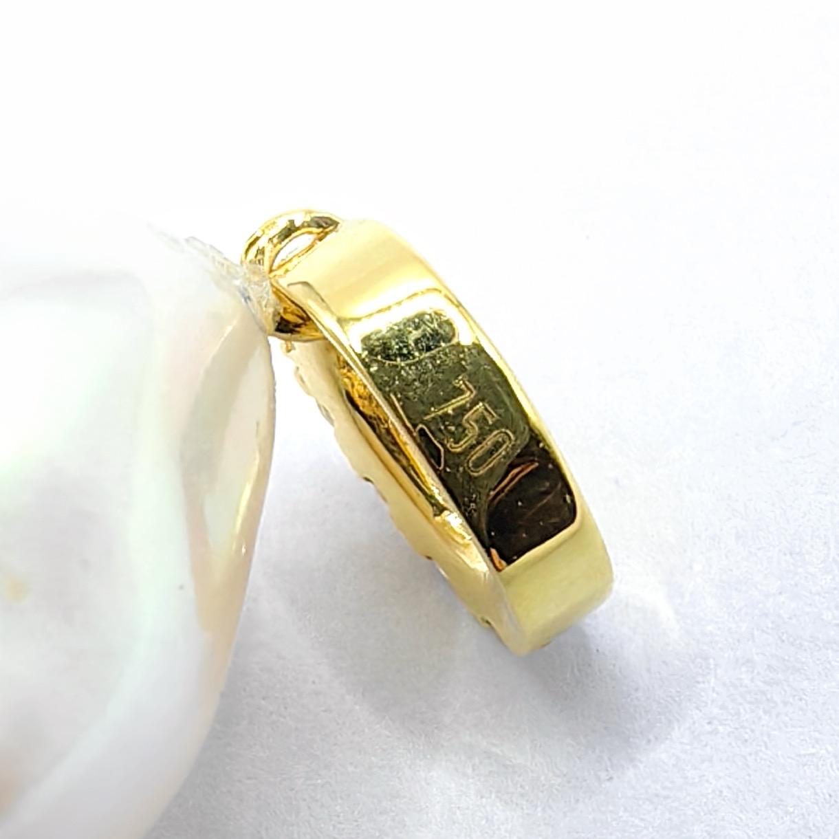 Ciondolo con diamante e perla barocca bianca iridescente in oro giallo 18K in vendita 2