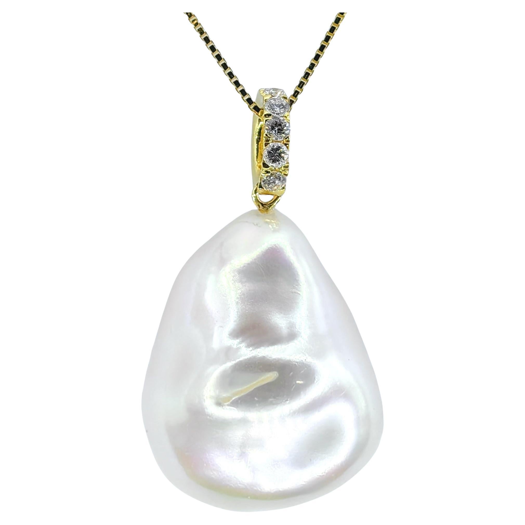 Schillernder weißer Barockperlen-Diamant-Halskettenanhänger aus 18K Gelbgold