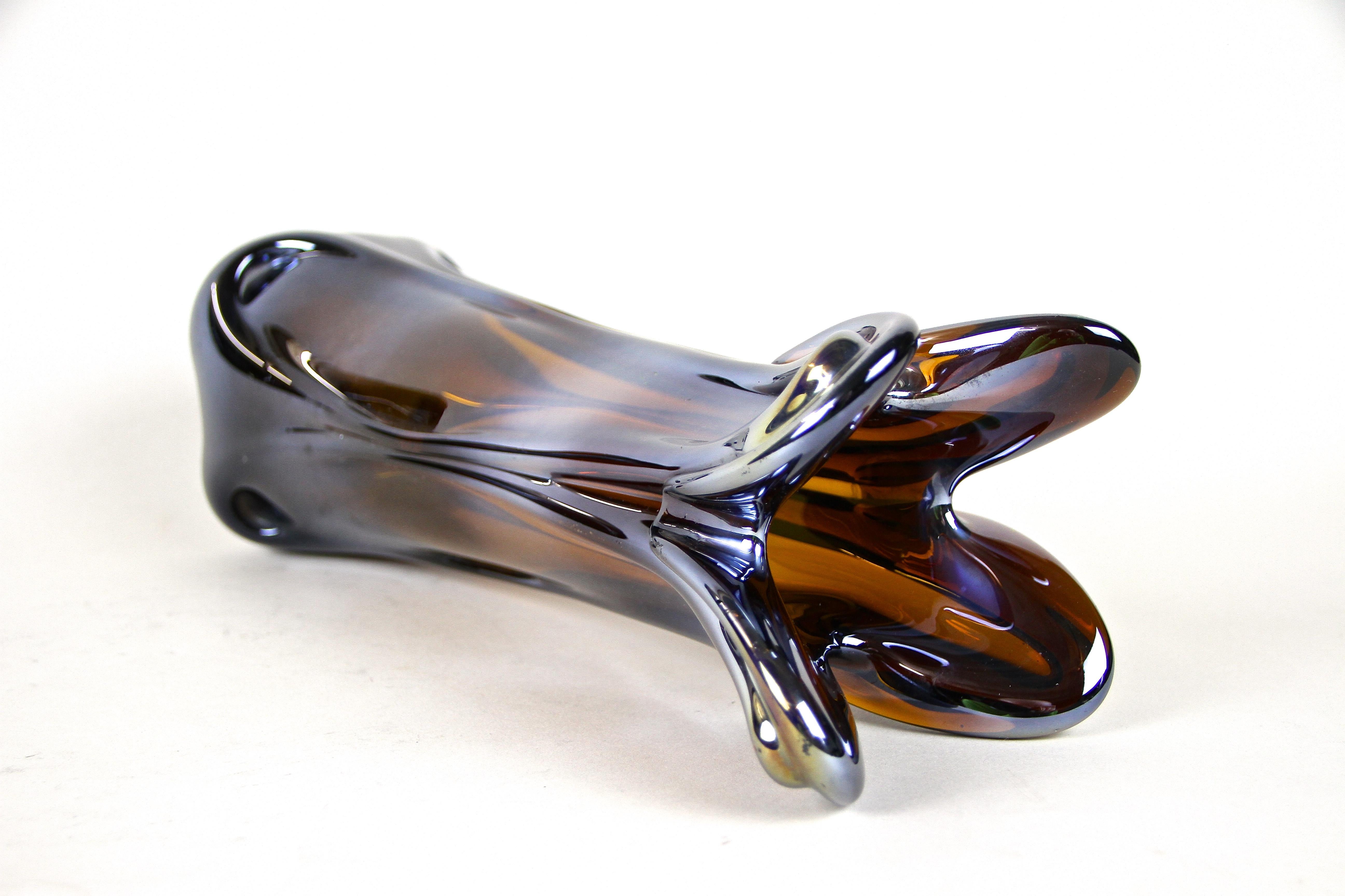 Iridiscent Murano Glass Vase Amber Colored with Chrome Effect, Italy circa 1970 For Sale 6