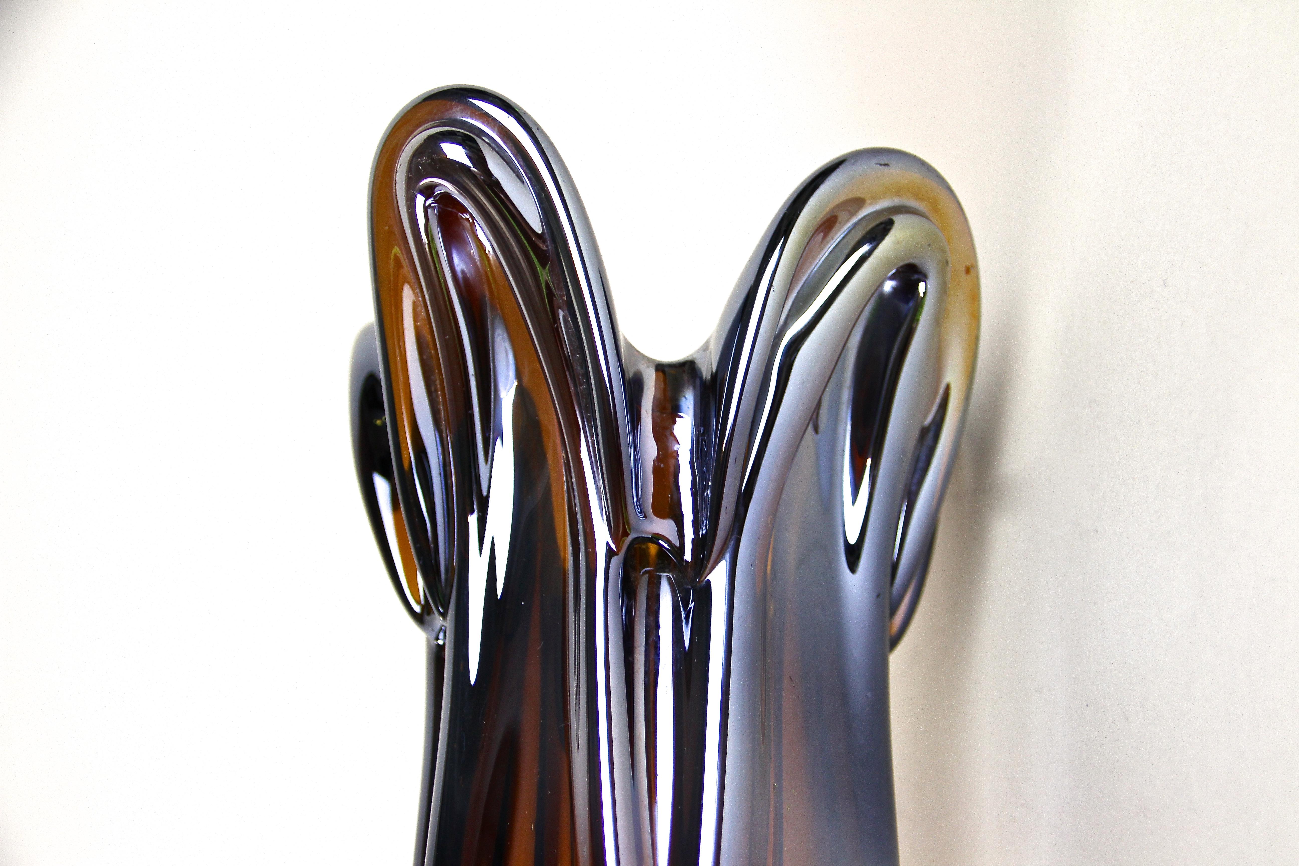 Iridiscent Murano Glass Vase Amber Colored with Chrome Effect, Italy circa 1970 For Sale 9