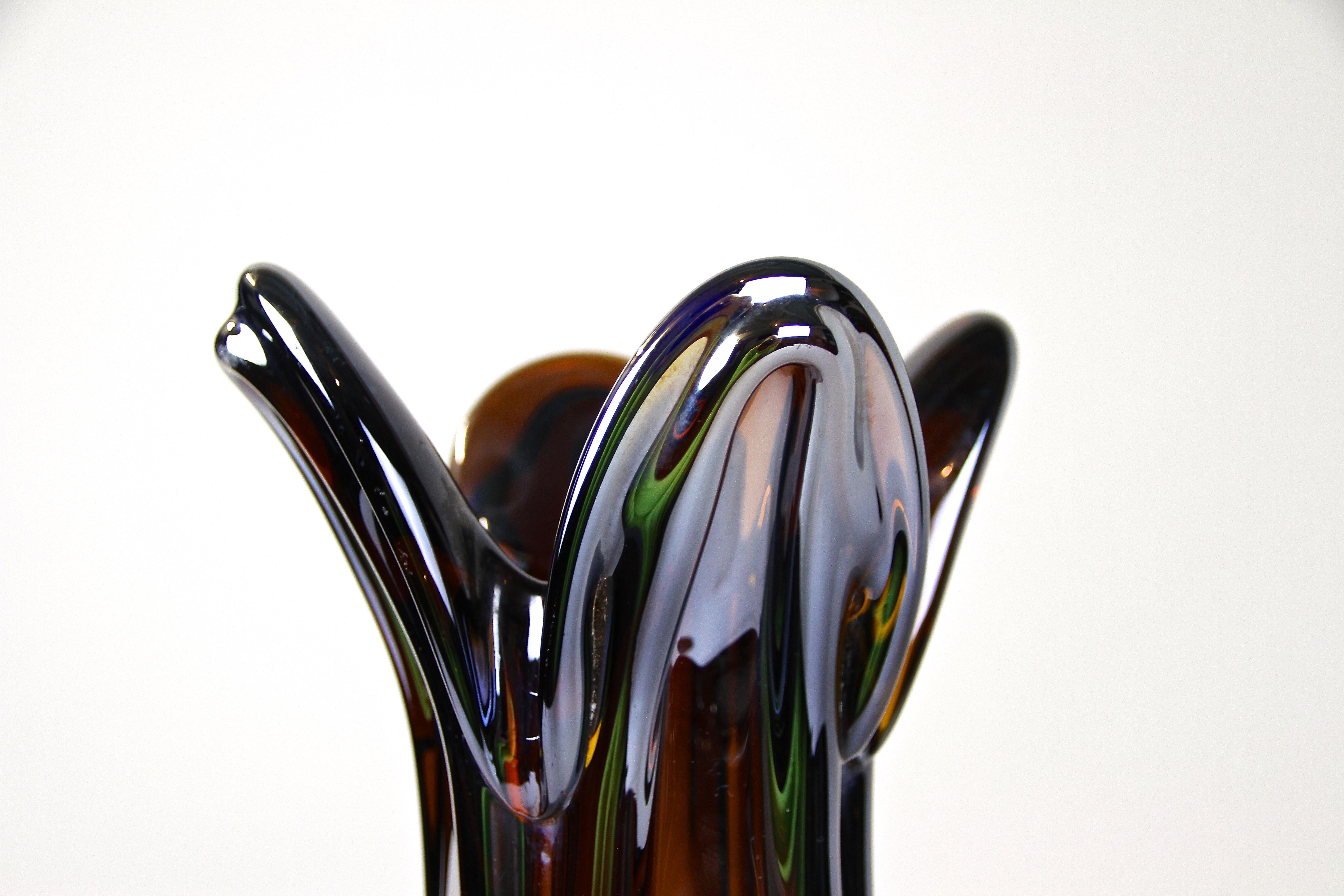 Mid-Century Modern Iridiscent Murano Glass Vase Amber Colored with Chrome Effect, Italy circa 1970 For Sale