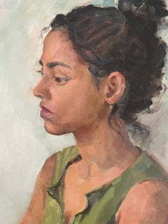 "Perso nei pensieri", ritratto femminile contemporaneo, verticale, grigio, verde, beige