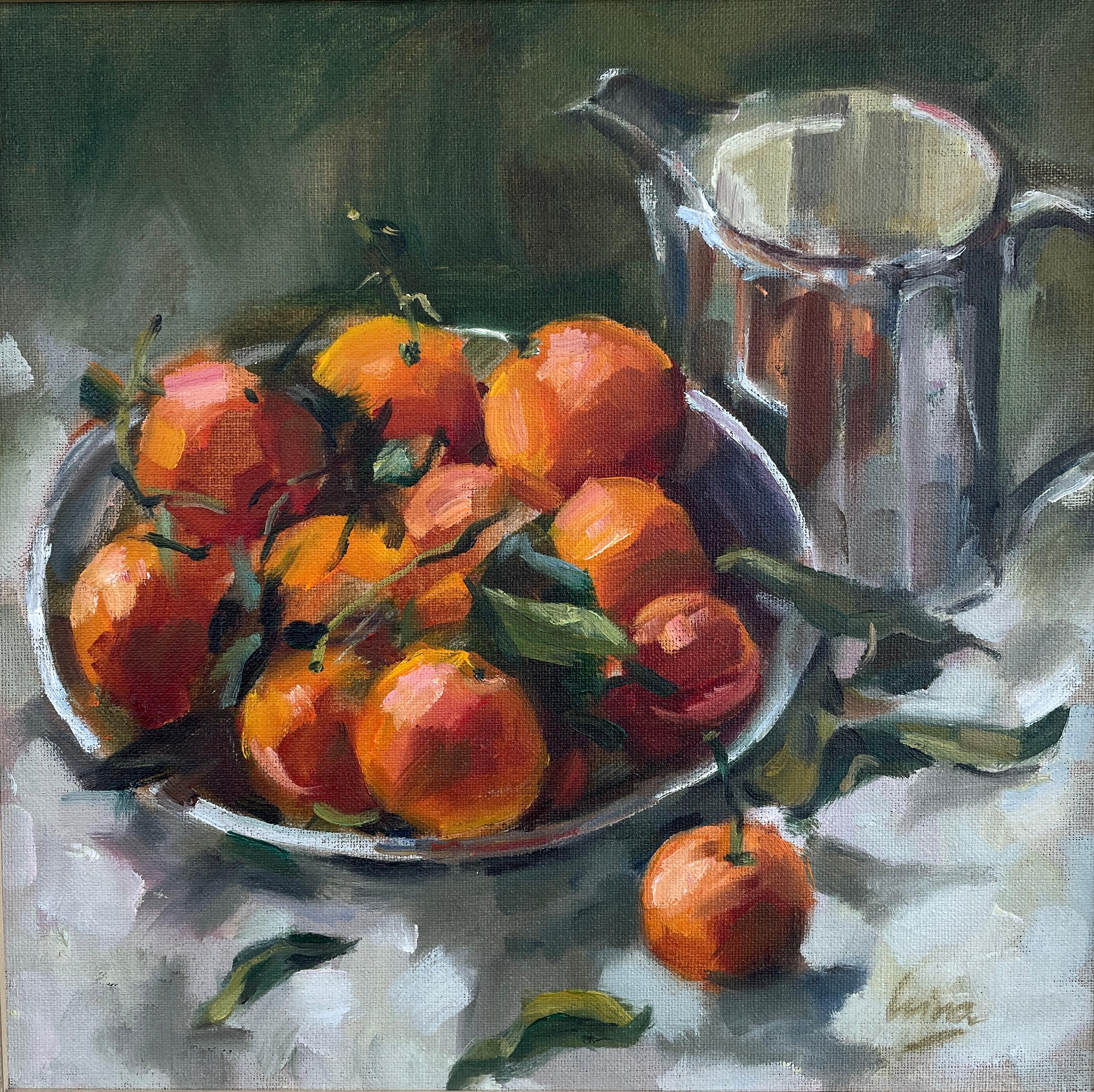 Still-Life Painting Irina Forrester - "Des oranges et une cruche en argent", carré, nature morte, orange, gris, vert, classique.