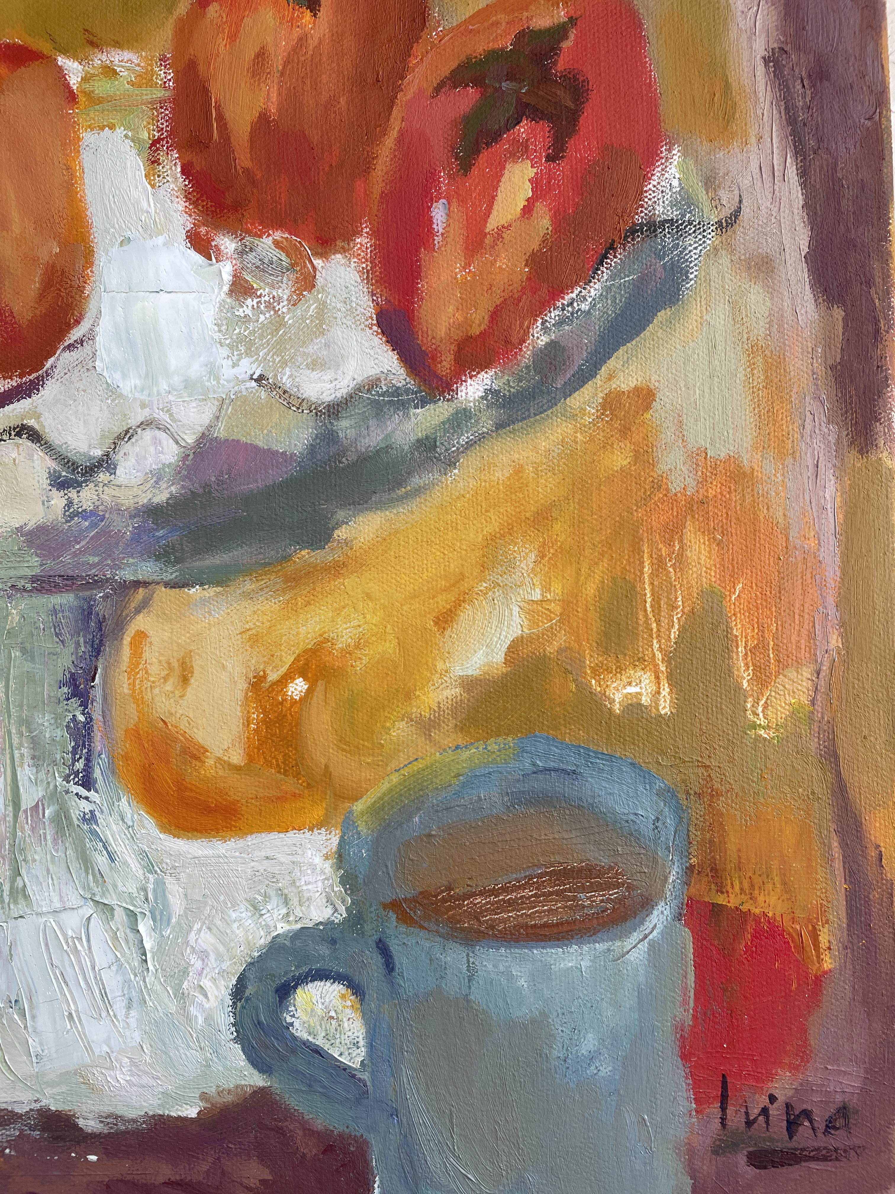 Dieses lebhafte Stillleben zeigt die Wärme und den Reichtum von Kakis, die auf einem zarten weißen Keramiksockel arrangiert sind, begleitet von einer gedämpften blauen Tasse. Kräftige Pinselstriche und eine auffallende Palette von Rot-, Gelb- und