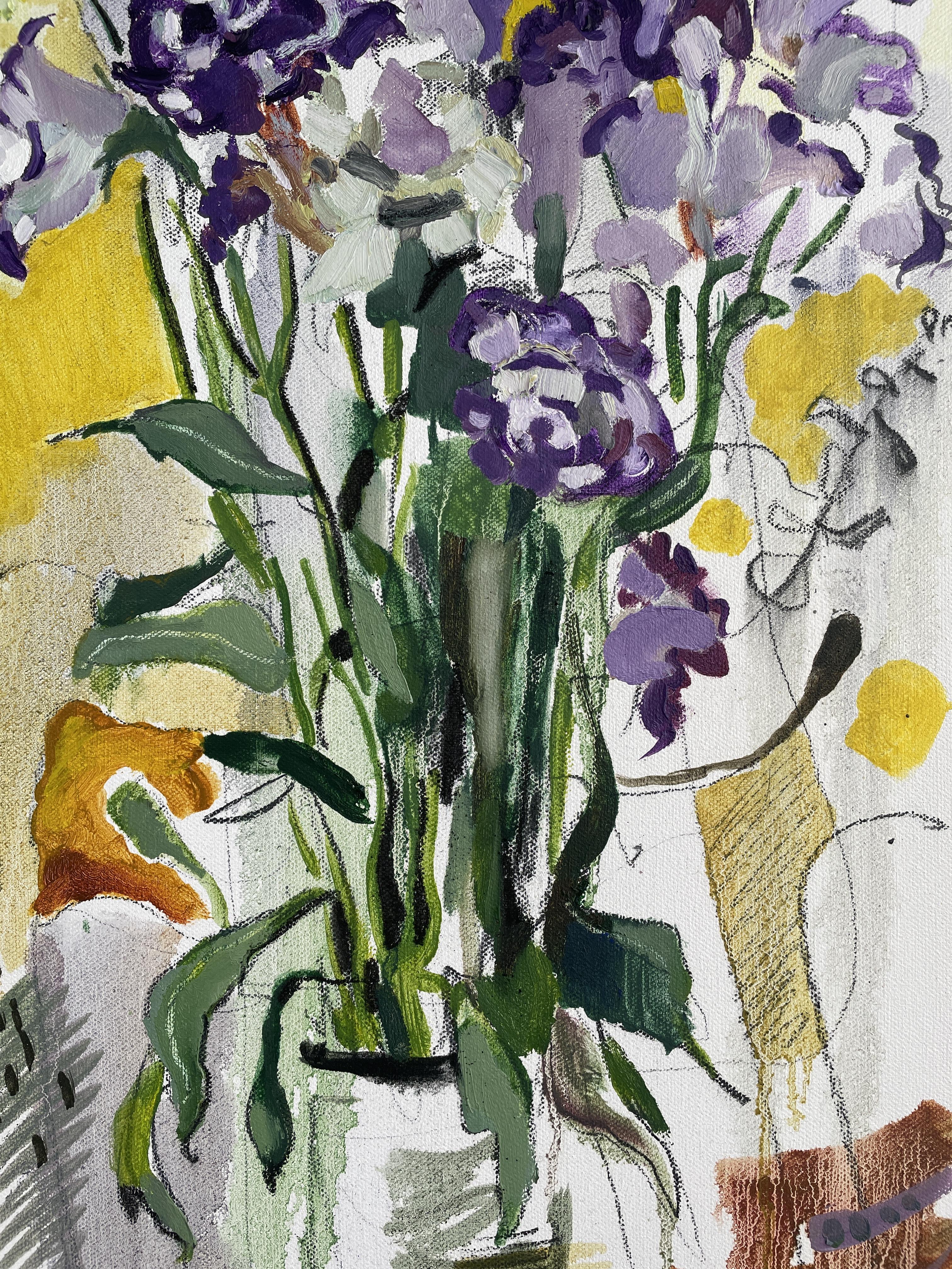 Questa vibrante ed espressiva natura morta cattura la bellezza dei fiori di lisianthus viola disposti in un vaso. L'artista combina magistralmente pennellate decise e linee delicate per evocare movimento ed energia, mentre lo sfondo giallo vibrante