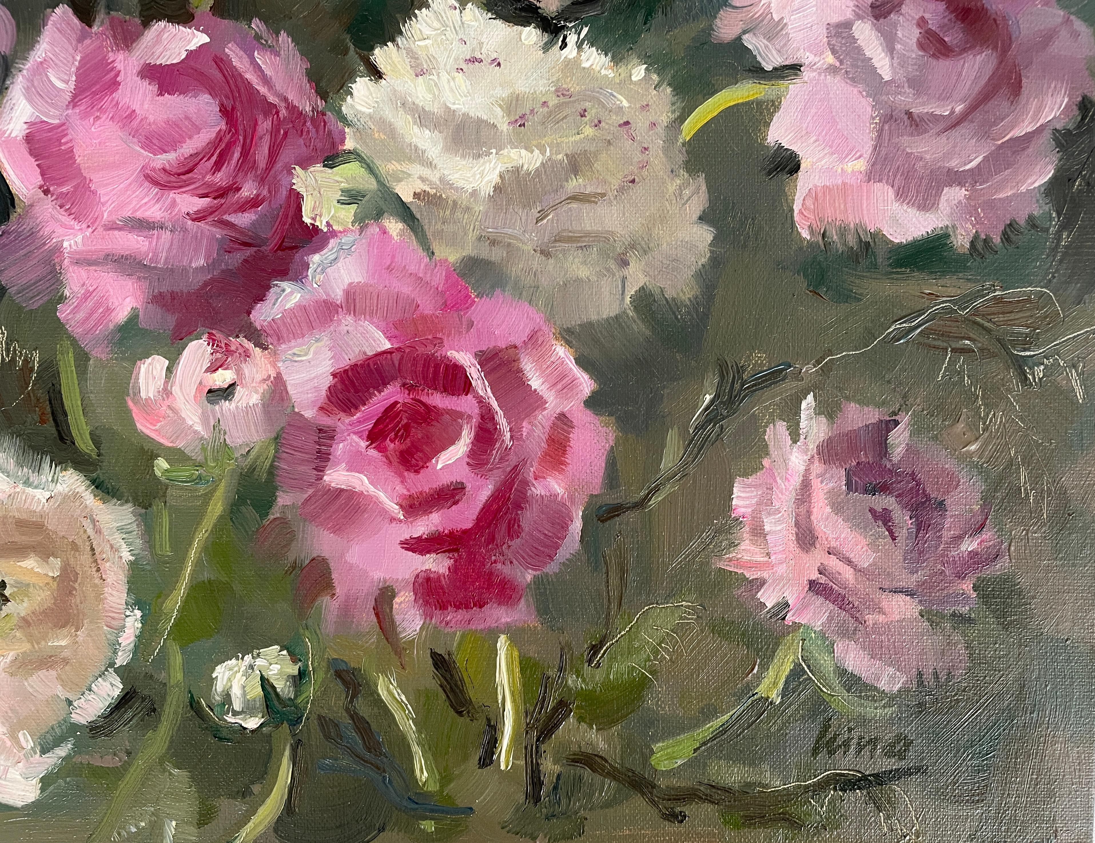Diese zarte Blumenkomposition fängt die üppige Eleganz von Ranunkelblüten in voller Blüte ein. Das nach dem Leben gemalte Werk, das mit satten, butterweichen Ölstrichen gemalt wurde, zeugt von der komplizierten Struktur und der vielschichtigen