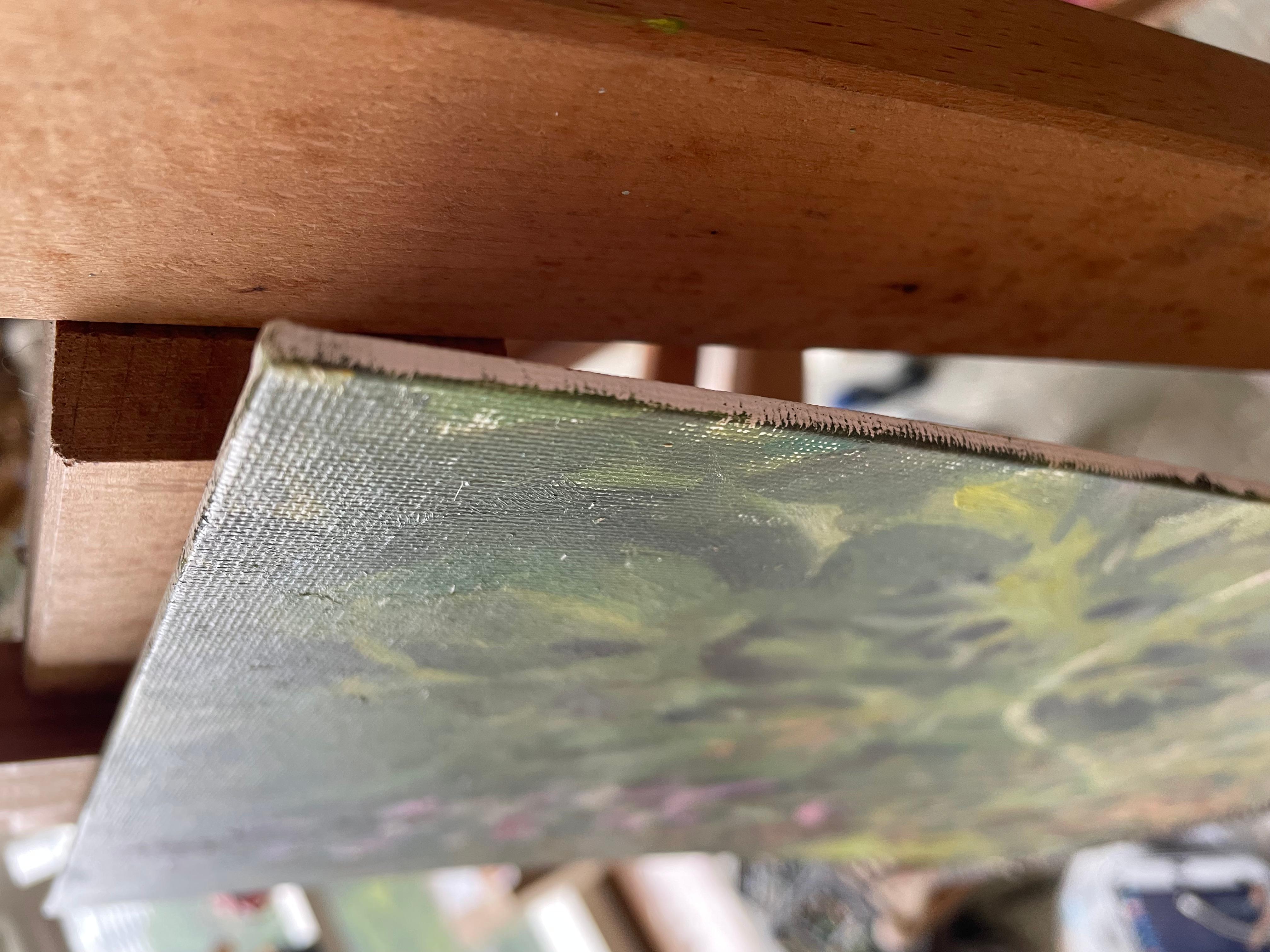 Este vibrante estudio de jardín plein air de acathus en flor capta la belleza de un exuberante jardín inglés en pleno verano. Pintada en un expresivo estilo impresionista, la composición muestra una animada interacción de tonos rosas, morados y