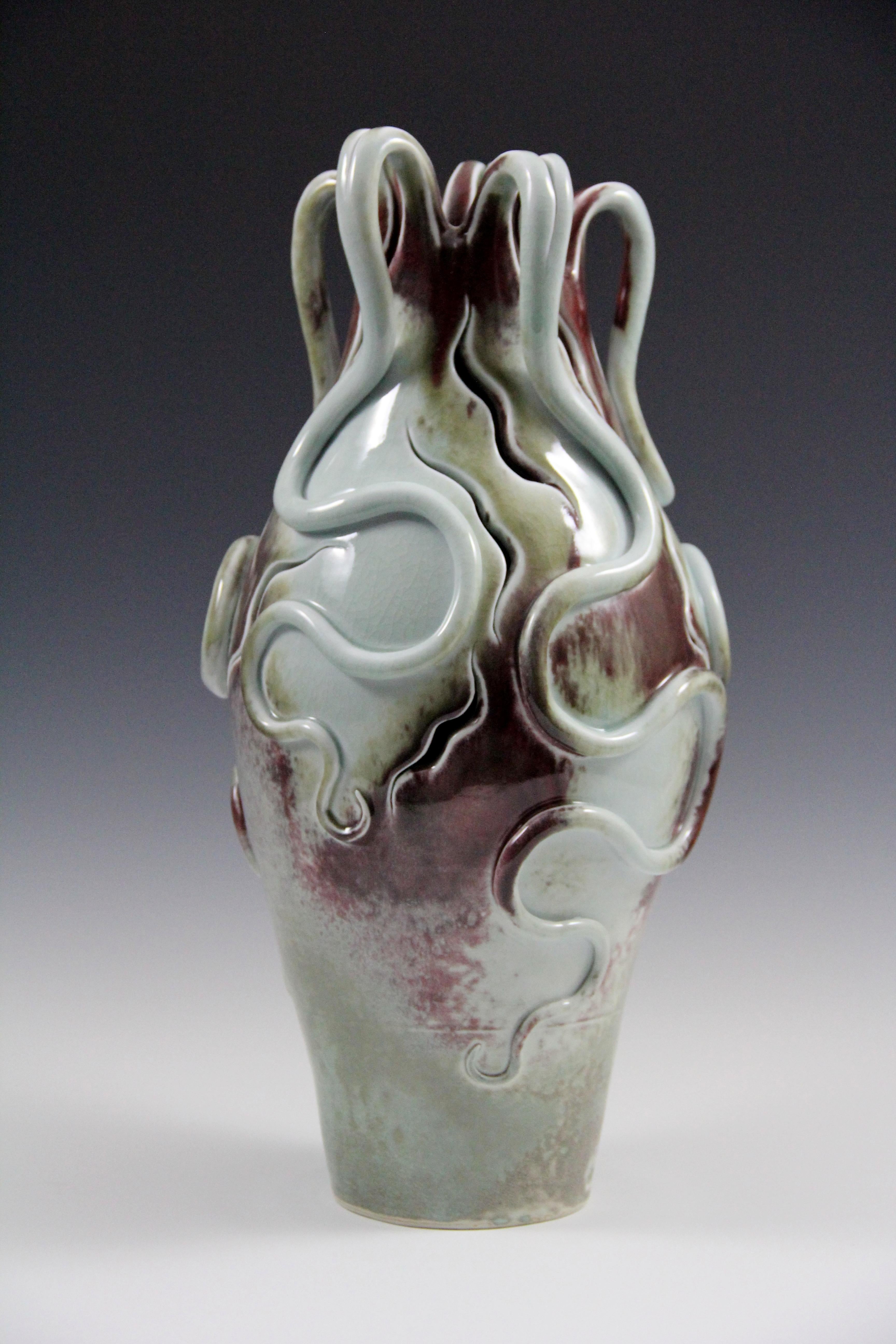 Medusa Jarrón #4- Jarrón de porcelana hecho a mano - Sculpture Contemporáneo de Irina Lakshin