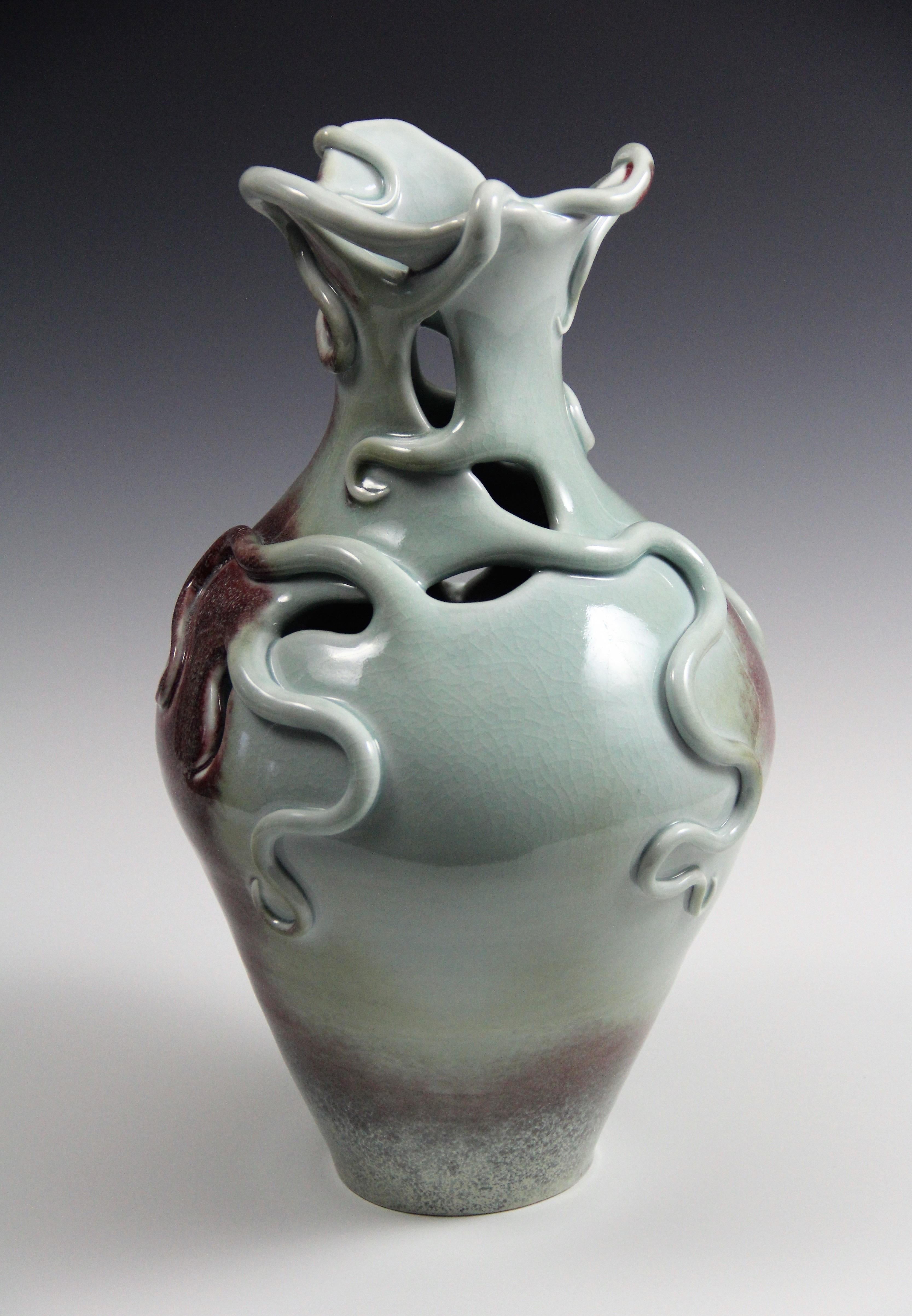 Jarrón Medusa n.º 6. Jarrón de porcelana Hand Made. Primero se tiran en el torno de alfarero, luego se construyen a mano y se tallan. Este jarrón pertenece a la serie de Irina llamada 