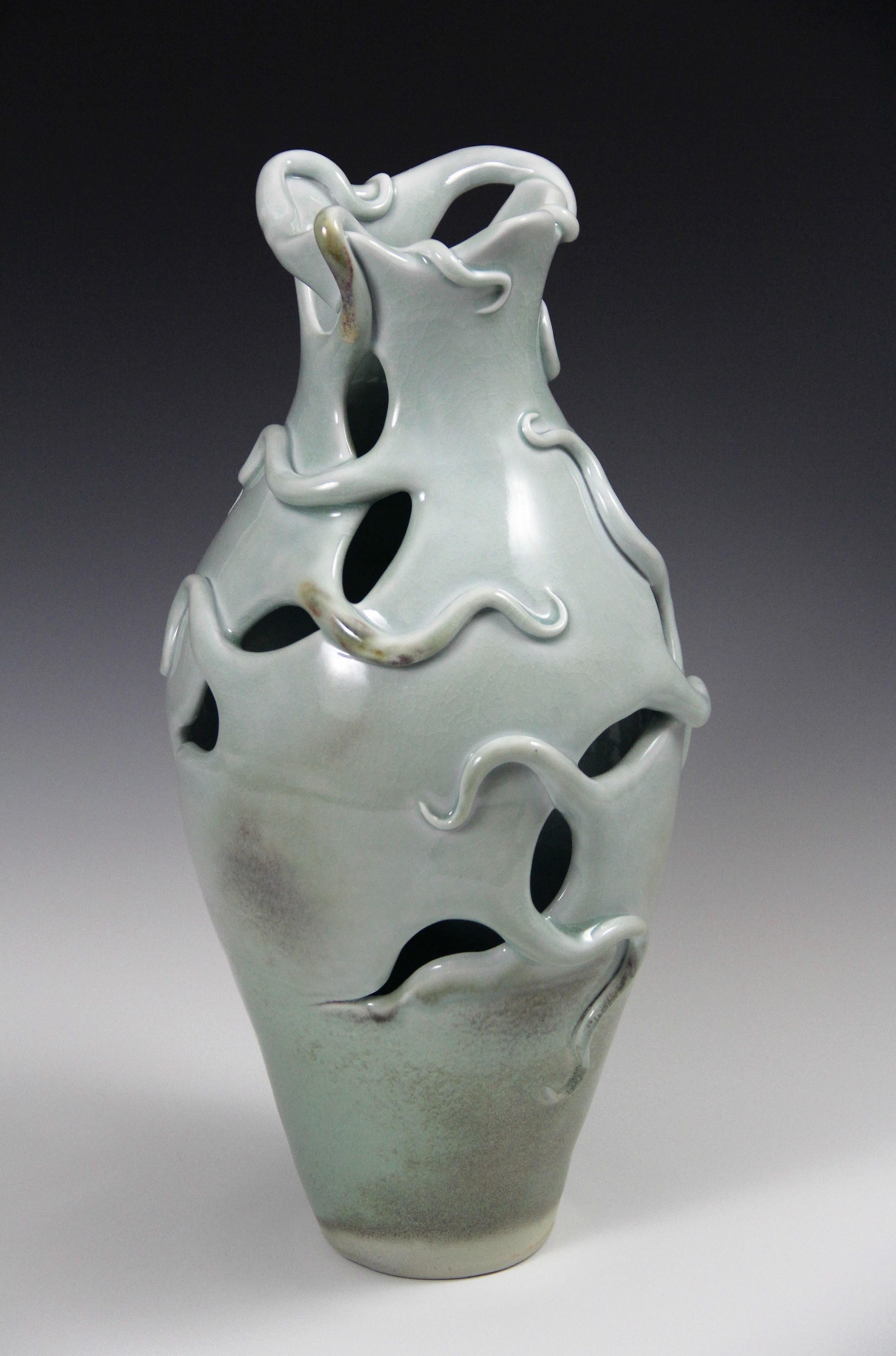 Medusa Jarrón #7- Jarrón de porcelana hecho a mano - Sculpture de Irina Lakshin