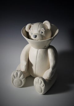 Orso sopravvissuto - scultura di orso in ceramica