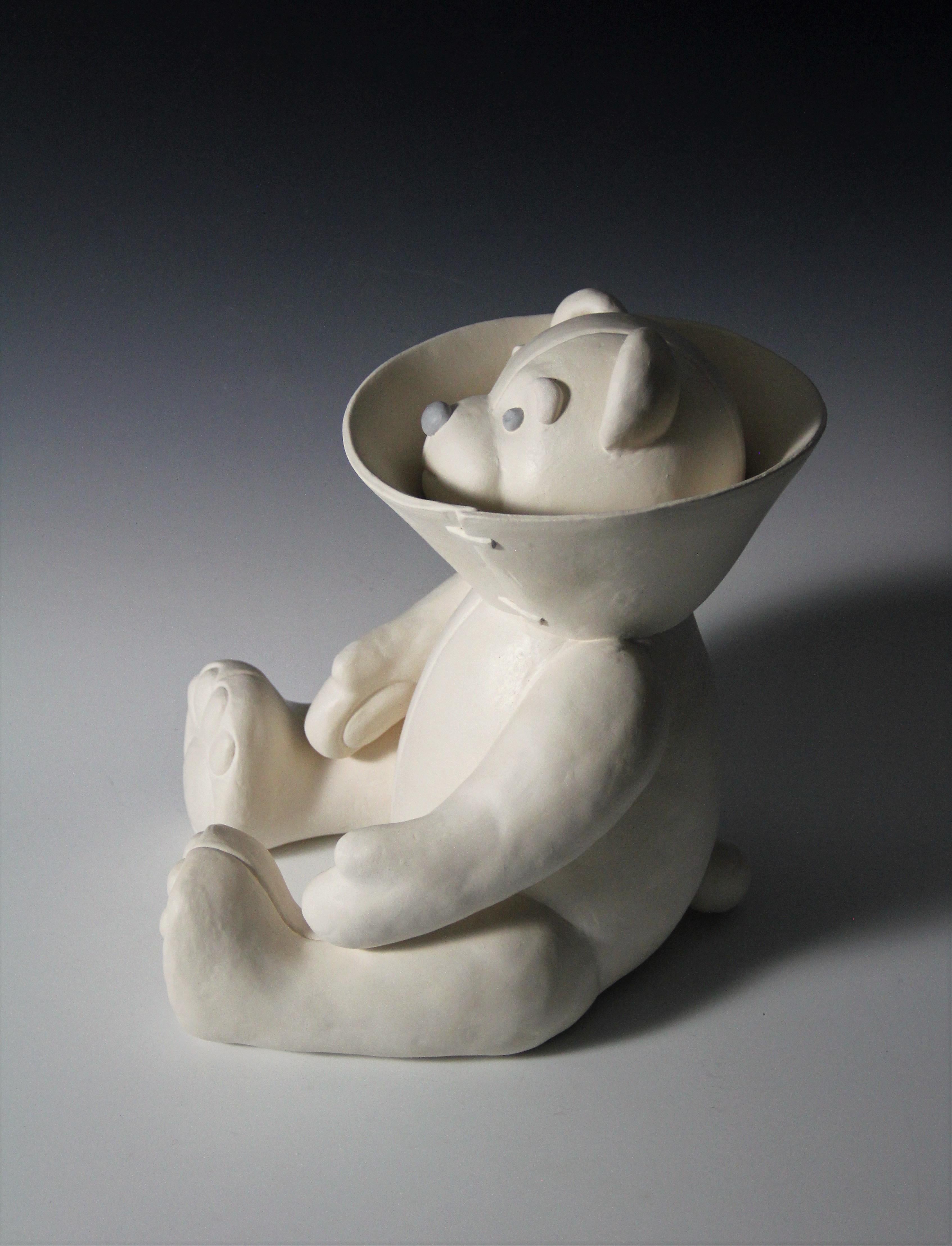 Orso sopravvissuto - scultura di orso in ceramica - Sculpture Contemporaneo di Irina Lakshin