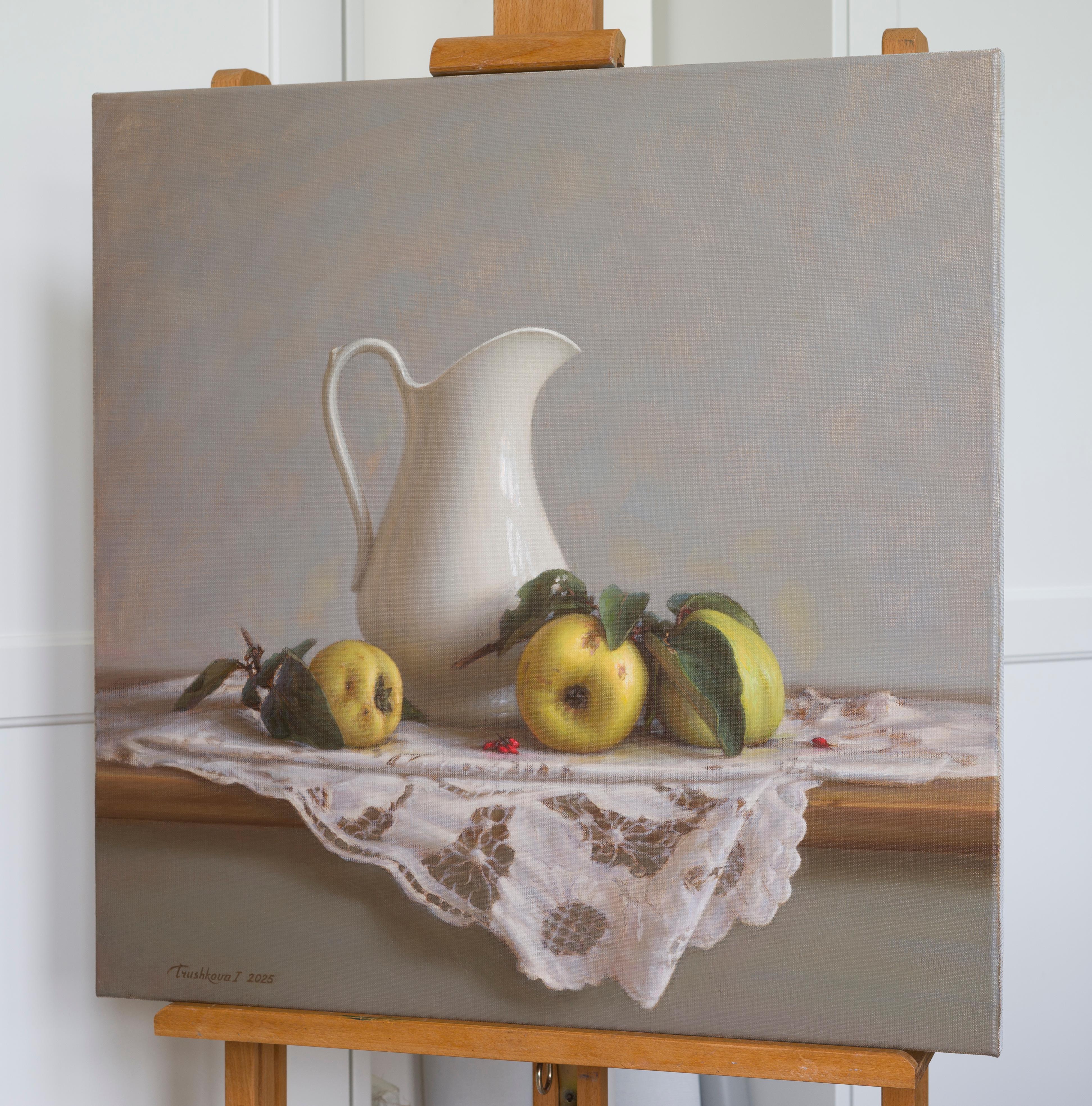 Le tableau a été réalisé après un voyage en Alsace au mois de septembre. Au cours d'une promenade, j'ai remarqué de beaux fruits verts - pas encore mûrs, encadrés par des feuilles sombres. Elles semblaient avoir été prises dans l'été et cachées à