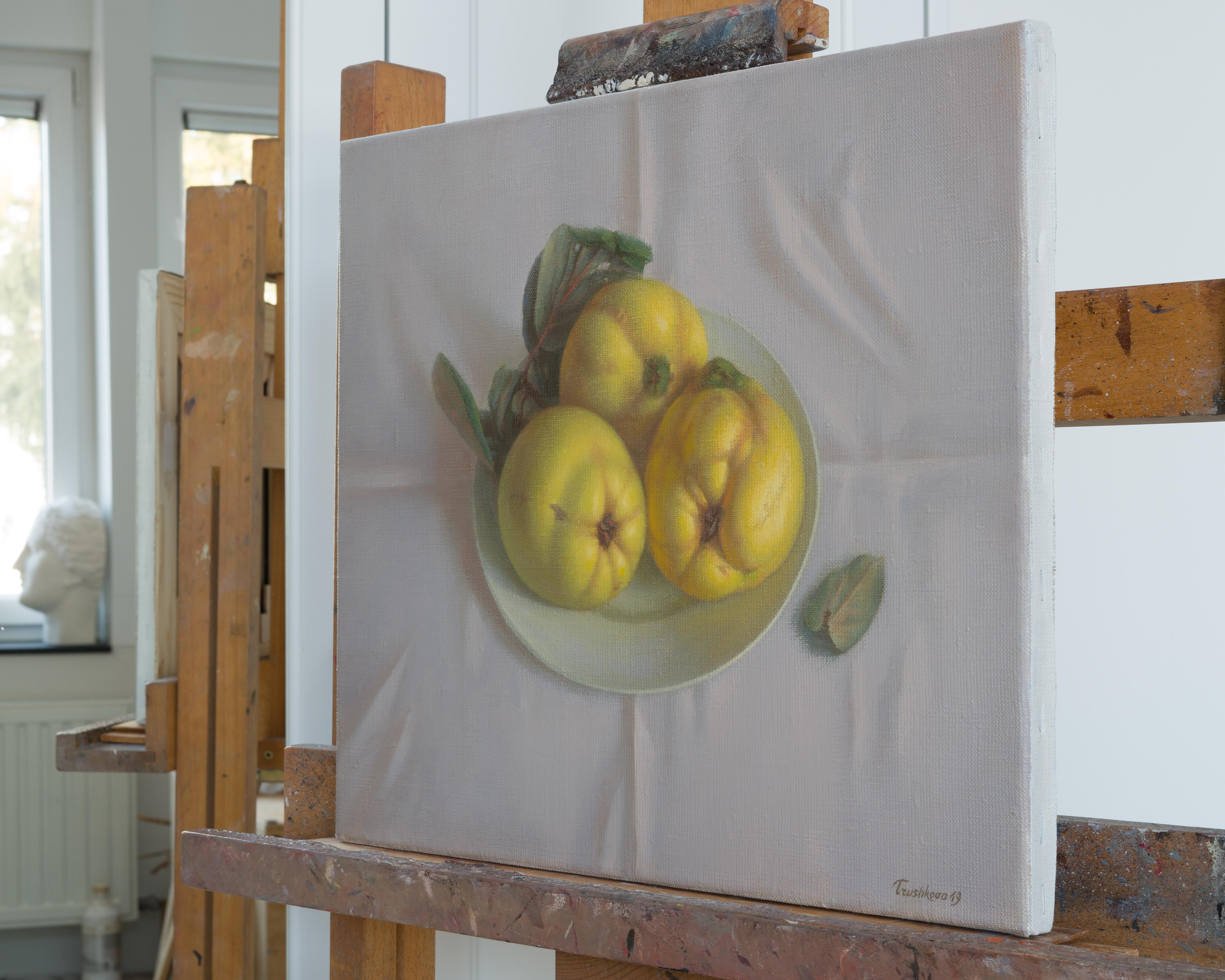 Since my study time at the Krasnodar Art Academy I’ve always had a love for still life. It is especially his quiet simplicity that attracts me together with the focus on composition, lighting and color harmony. The beautiful gold color of fruits and