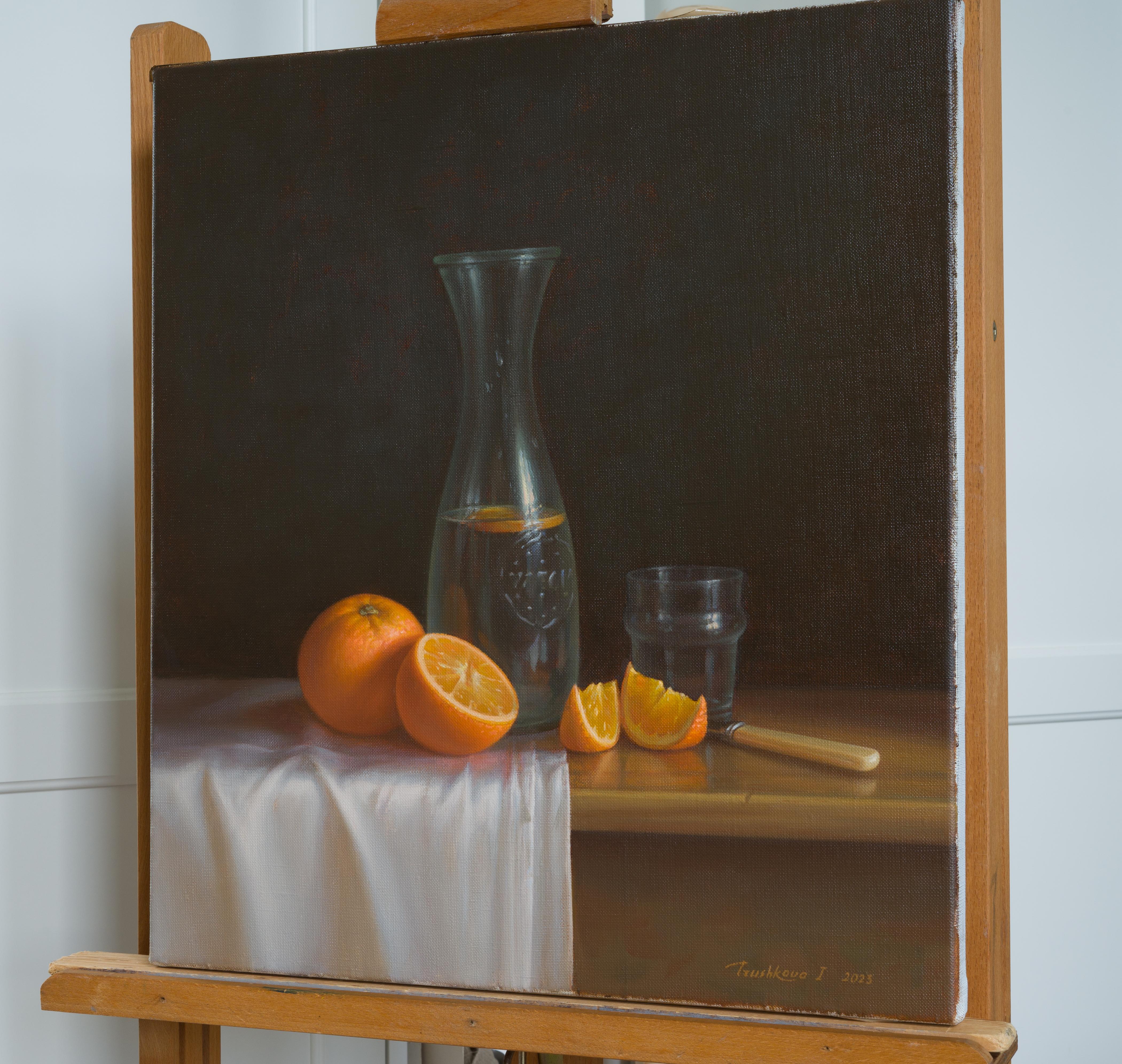 El contraste del naranja brillante sobre el fondo oscuro y la luz sutil sobre las frutas crearon esta obra. Me encanta la forma en que los objetos se reflejan unos en otros y los colores sutilmente cálidos y fríos de todo el conjunto. El estilo del