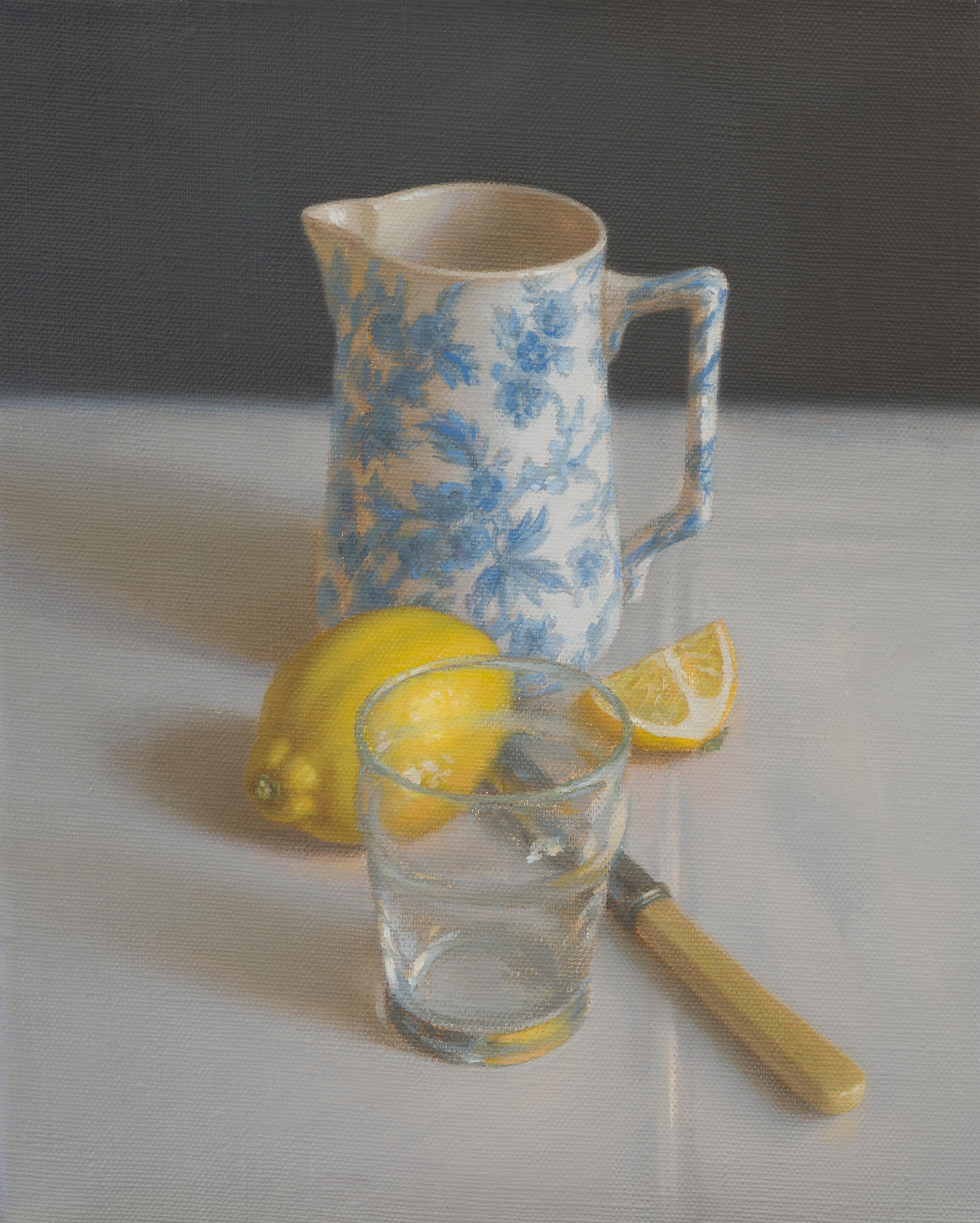 Irina Trushkova Still-Life Painting – Stilleben mit Milchkännchen und Zitrone