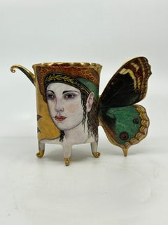 Escultura Contemporánea Taza de Porcelana, Alas de Mariposa, Retrato Pintado, Oro
