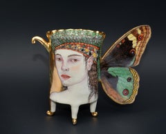 „Blue Pansy Schmetterlingsbecher“, zeitgenössisch, Porzellan, Keramik, Skulptur, Gold 